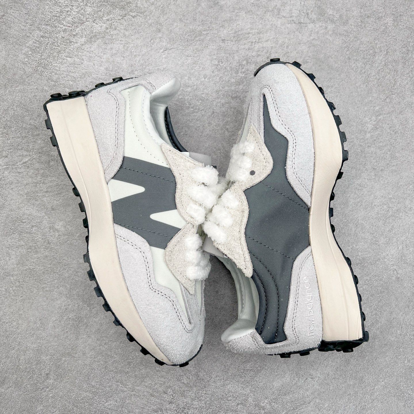 图片[3]-New Balance MS327 NB新百伦系列复古休闲运动慢跑鞋 #以更纯粹的复古风格设计打造的全新造型 侧身还以解构设计 将 N 字标志以做旧压花样式呈现 样式别具新意 而麂皮、冲孔皮革的塑造 则呈现出高级怀旧气质 也让鞋款在奢华时装风格与运动氛围之间达到了平衡 鞋身采用尼龙及猪巴革麂皮物料拼接构成 中底高弹PU材质及满丁防滑橡胶外底 尺码：36 37 37.5 38 38.5 39.5 40 40.5 41.5 42 42.5 43 44 45-选品中心