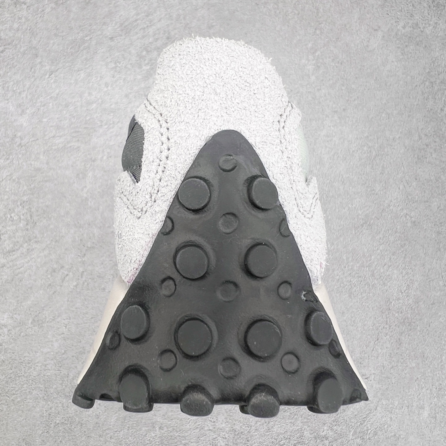 图片[8]-New Balance MS327 NB新百伦系列复古休闲运动慢跑鞋 #以更纯粹的复古风格设计打造的全新造型 侧身还以解构设计 将 N 字标志以做旧压花样式呈现 样式别具新意 而麂皮、冲孔皮革的塑造 则呈现出高级怀旧气质 也让鞋款在奢华时装风格与运动氛围之间达到了平衡 鞋身采用尼龙及猪巴革麂皮物料拼接构成 中底高弹PU材质及满丁防滑橡胶外底 尺码：36 37 37.5 38 38.5 39.5 40 40.5 41.5 42 42.5 43 44 45-选品中心