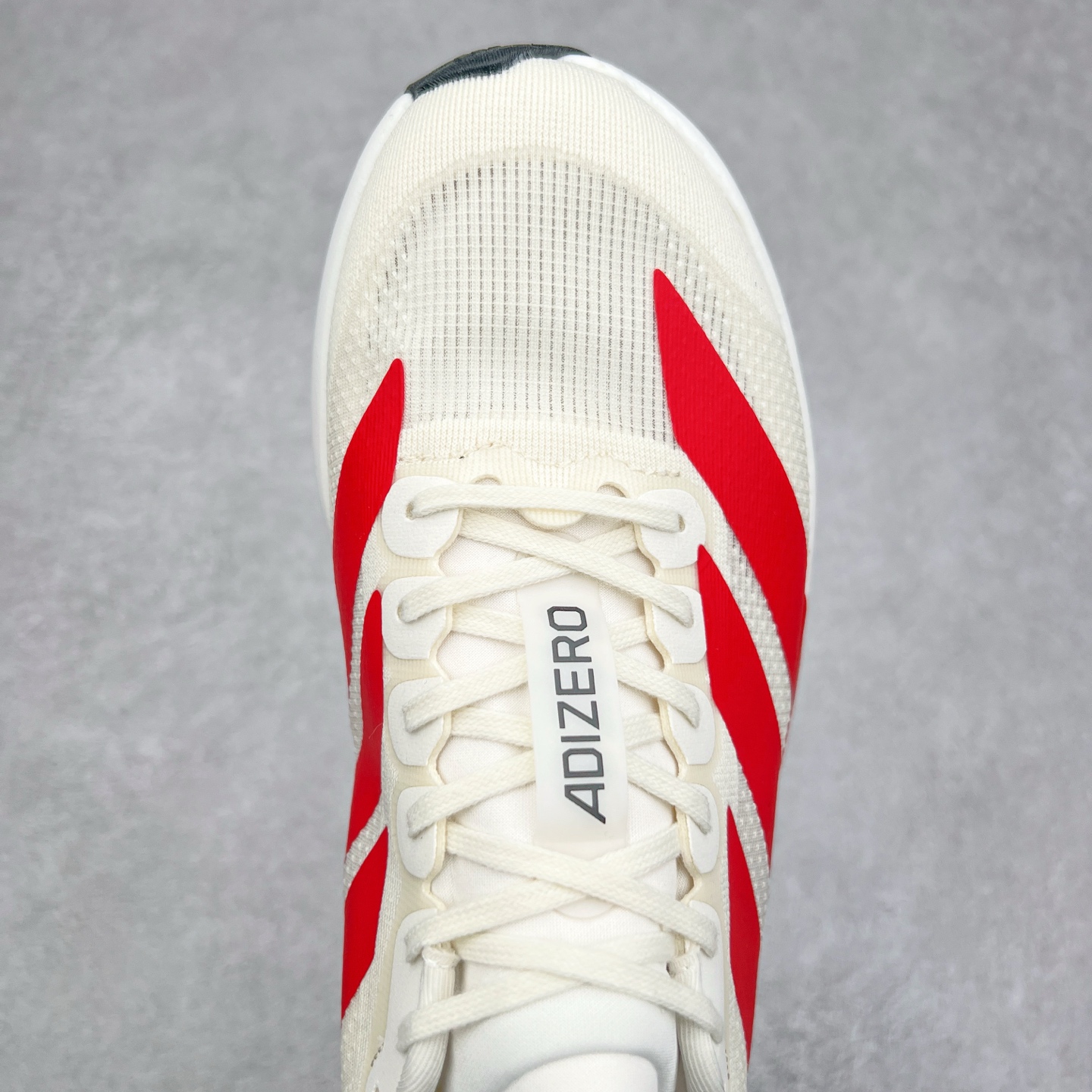 图片[4]-AD Adizero Eva SL M 零度进化版系列低帮轻便透气竞速休闲运动慢跑鞋 JS1183 相信大家对去年 adidas 横空出世的「顶级超跑」adiZero Adios Pro EVO 1 记忆犹新！不仅登顶阿迪史上最轻跑鞋宝座，更在接下来的全球马拉松赛事中，持续书写着惊人成绩，被网友戏称新一代「阿迪神鞋」全网刷屏！极简设计语言与强烈速度感和存在感的鞋侧三线，让人过目不忘，特别种草！其中定位于中长跑训练的 adidas Adizero Evo SL，整体外观造型与 adiZero Adios Pro EVO 1 非常相似。中底配置方面搭载全掌 Lightstrike Pro，鞋面采用透气网面示人，契合日常训练鞋的定位，更加耐用。外底给到了马牌橡胶，及类似上代竞速旗舰 adidas Adizero Adios Pro 3 区域分布。整体看下来无论是外观的鲜明辨识度，还是配置的扎实程度都很顶。尺码：36 36⅔ 37⅓ 38 38⅔ 39⅓ 40 40⅔ 41⅓ 42 42⅔ 43⅓ 44 45-选品中心