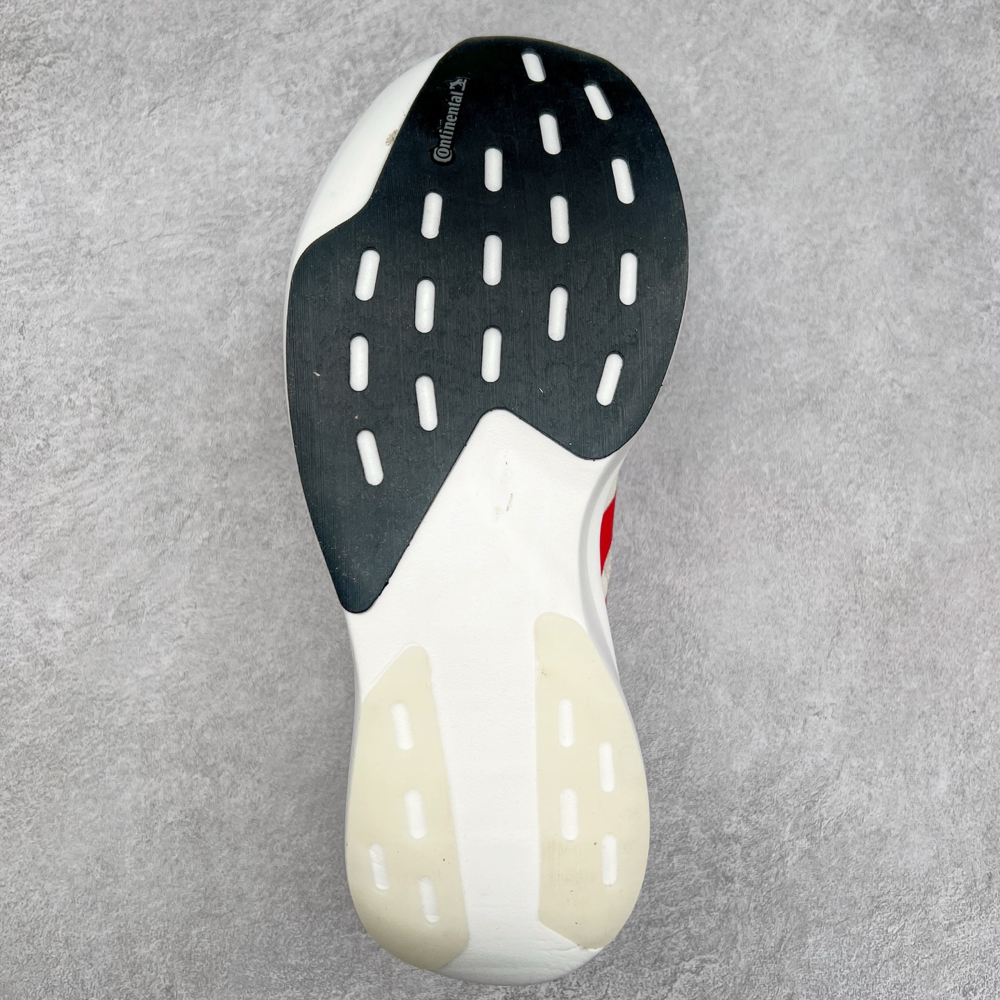 图片[9]-AD Adizero Eva SL M 零度进化版系列低帮轻便透气竞速休闲运动慢跑鞋 JS1183 相信大家对去年 adidas 横空出世的「顶级超跑」adiZero Adios Pro EVO 1 记忆犹新！不仅登顶阿迪史上最轻跑鞋宝座，更在接下来的全球马拉松赛事中，持续书写着惊人成绩，被网友戏称新一代「阿迪神鞋」全网刷屏！极简设计语言与强烈速度感和存在感的鞋侧三线，让人过目不忘，特别种草！其中定位于中长跑训练的 adidas Adizero Evo SL，整体外观造型与 adiZero Adios Pro EVO 1 非常相似。中底配置方面搭载全掌 Lightstrike Pro，鞋面采用透气网面示人，契合日常训练鞋的定位，更加耐用。外底给到了马牌橡胶，及类似上代竞速旗舰 adidas Adizero Adios Pro 3 区域分布。整体看下来无论是外观的鲜明辨识度，还是配置的扎实程度都很顶。尺码：36 36⅔ 37⅓ 38 38⅔ 39⅓ 40 40⅔ 41⅓ 42 42⅔ 43⅓ 44 45-选品中心