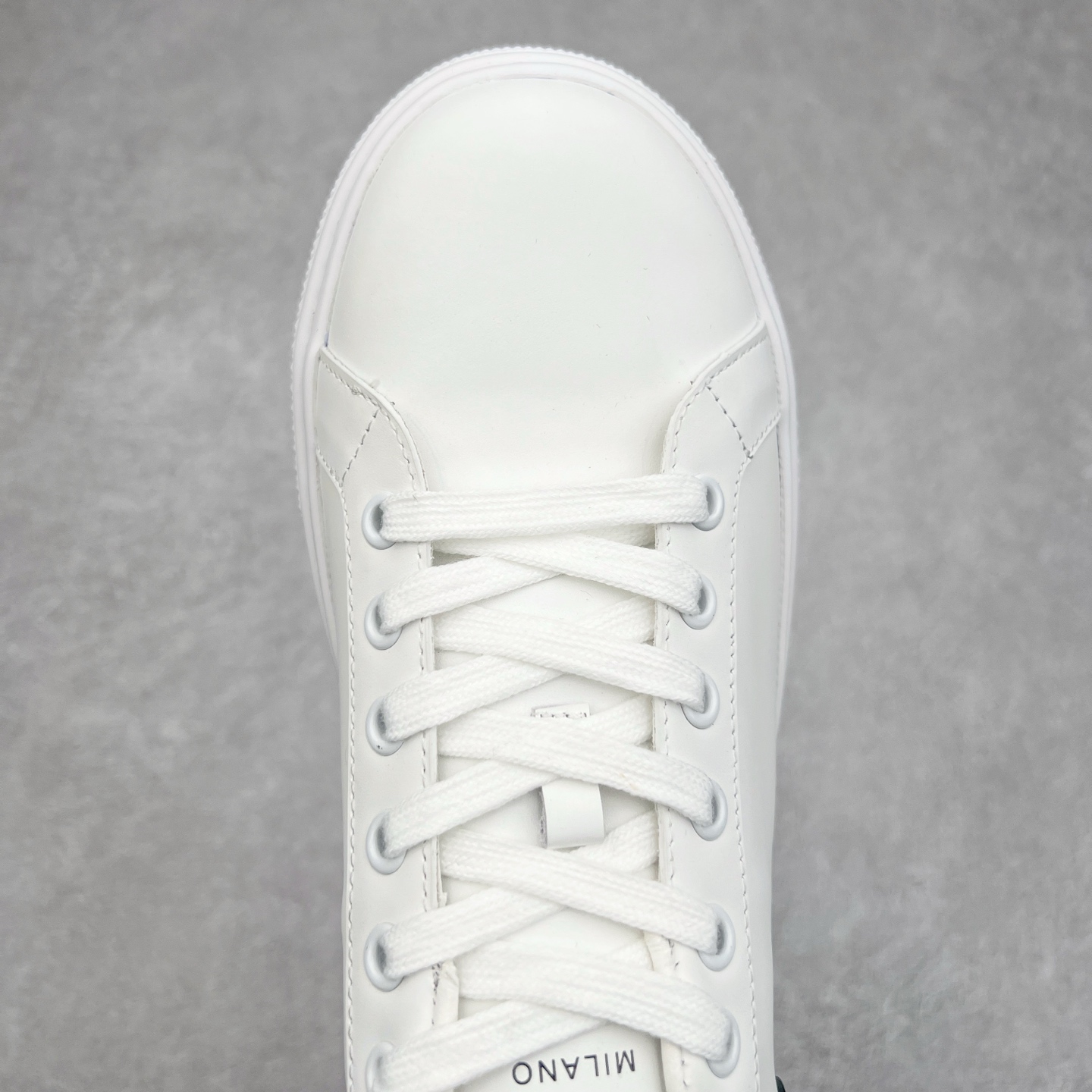 图片[4]-意大利高奢品牌·PRADA普拉达情侣款运动板鞋百搭休闲小白鞋系列 广东大厂品质 25ss春季新款 专柜同步 Prada Cloudbust Thunder运动鞋设计以雕塑感设计重新演绎PRADA独具时尚个性风格。大气个性更潮更抢眼更追求档次，它将颠覆旧念，与您共度时尚潮人必备! 面料采用原版进口小牛皮 牛皮内里垫脚 橡胶发泡大底 轻便防滑耐磨 脚感舒适 款式耐看做工精细 配以简洁利落的鞋楦 经典设计 步履间散发迷人韵味 展现独特风采。 尺码：35-44（皮鞋码）-选品中心