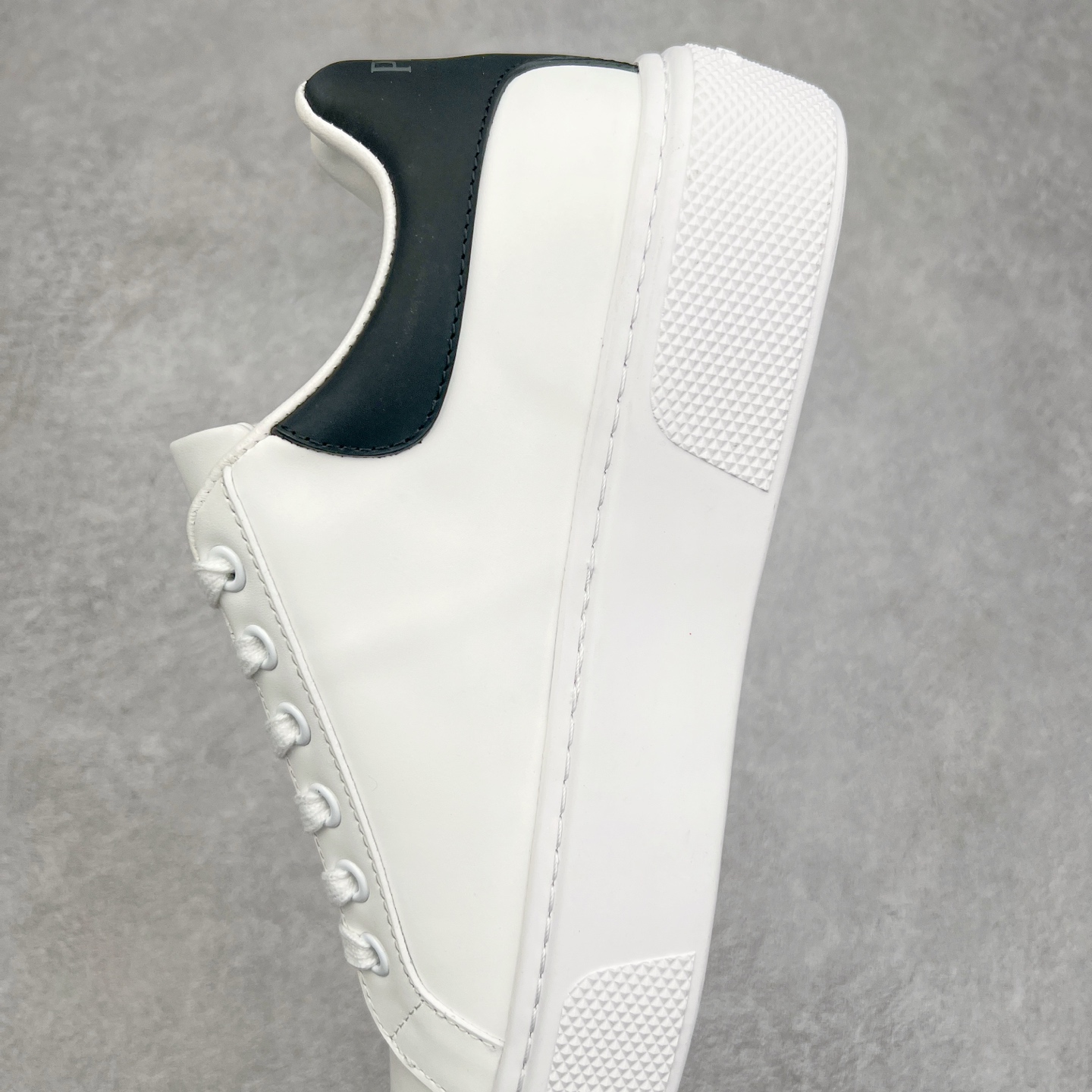 图片[7]-意大利高奢品牌·PRADA普拉达情侣款运动板鞋百搭休闲小白鞋系列 广东大厂品质 25ss春季新款 专柜同步 Prada Cloudbust Thunder运动鞋设计以雕塑感设计重新演绎PRADA独具时尚个性风格。大气个性更潮更抢眼更追求档次，它将颠覆旧念，与您共度时尚潮人必备! 面料采用原版进口小牛皮 牛皮内里垫脚 橡胶发泡大底 轻便防滑耐磨 脚感舒适 款式耐看做工精细 配以简洁利落的鞋楦 经典设计 步履间散发迷人韵味 展现独特风采。 尺码：35-44（皮鞋码）-选品中心