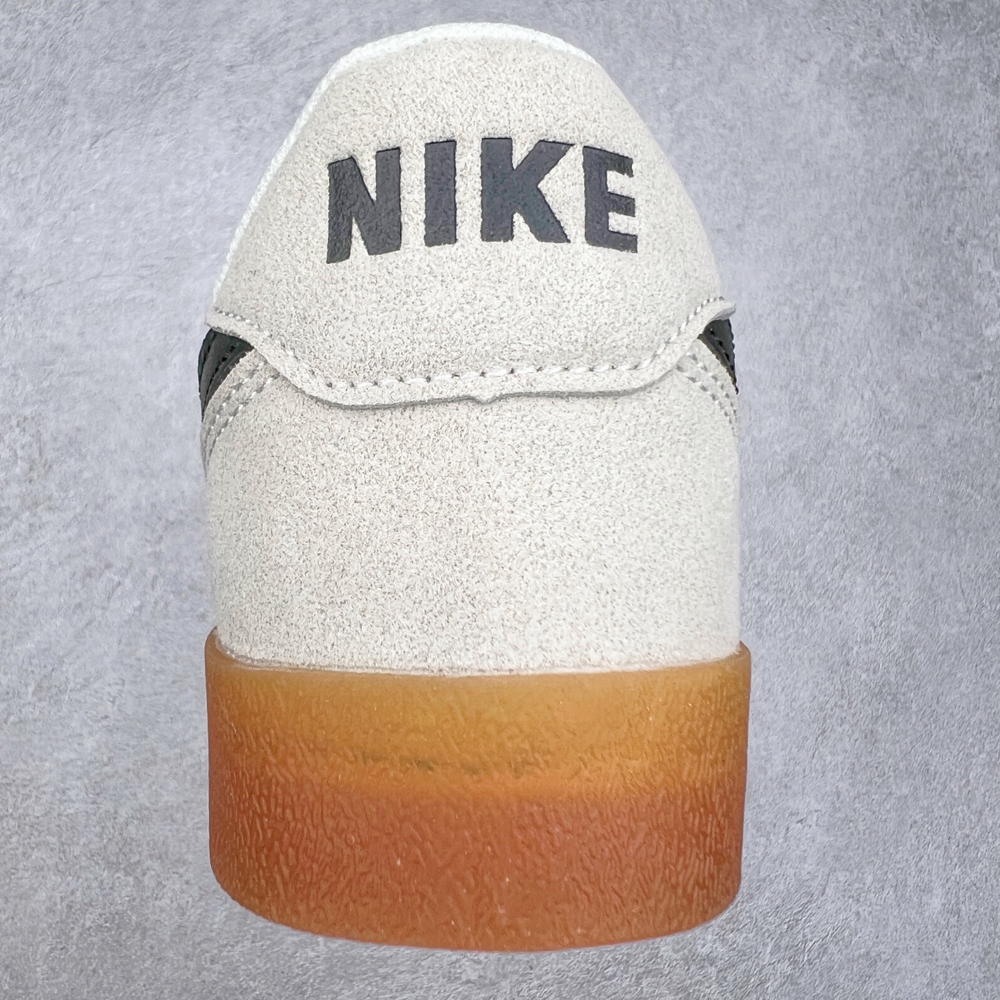 图片[8]-J.Crew x NK Killshot II Leather 联名复古板鞋 IF0672-101 采用米白色皮革制作鞋身 Swoosh 点缀其中 最后搭载棕色生胶大底 流露出满满的复古气气息 尺码：36 36.5 37.5 38 38.5 39 40 40.5 41 42 42.5 43 44 44.5 45-选品中心