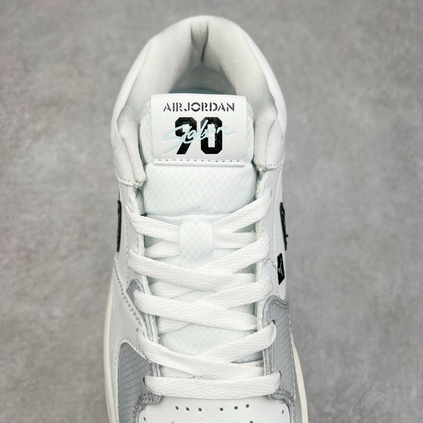 图片[5]-＃纯原 Air Jordan Stadium AJ90 潮流运动板鞋 HV4092-100 充满了对TinkerHathield 原创设计的致敬 包括中足网状面板、前足外侧的鲨鱼齿轮廓、加垫鞋领和 NK Air 鞋跟品牌 鞋子本身采用网眼、皮革和绒面革材料混合制成 散发出现代美感 并配备了该品牌全新的 Formula 23 足底缓震技术 AirJordan Stadium 90 鞋舌标签在鞋舌内侧印有“Flight”字样 完善了设计 尺码：36 36.5 37.5 38 38.5 39 40 40.5 41 42 42.5 43 44 44.5 45 46-选品中心