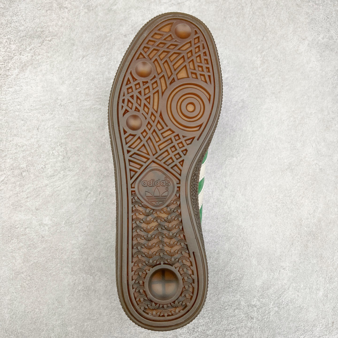 图片[9]-AD Originals Handball SPZL 手球运动员系列百搭休闲运动板鞋 IG6192 这款来自阿迪达斯的这款HANDBALL SPZL前身是一双手球运动鞋，这一次拿来复刻，所以鞋面的主要色彩选用了黑色， 鞋面外侧除了Spezial字母之外还有三叶草标志。Handball SPZL作为复古手球训练鞋与作为室内足球鞋的Samba有着异曲同工之处，但是质感更为出众的鞋身以及丰富的配色选择比起Samba来讲可以说是更胜一筹了！尺码：36 36⅔ 37⅓ 38 38⅔ 39⅓ 40 40⅔ 41⅓ 42 42⅔ 43⅓ 44 45-选品中心