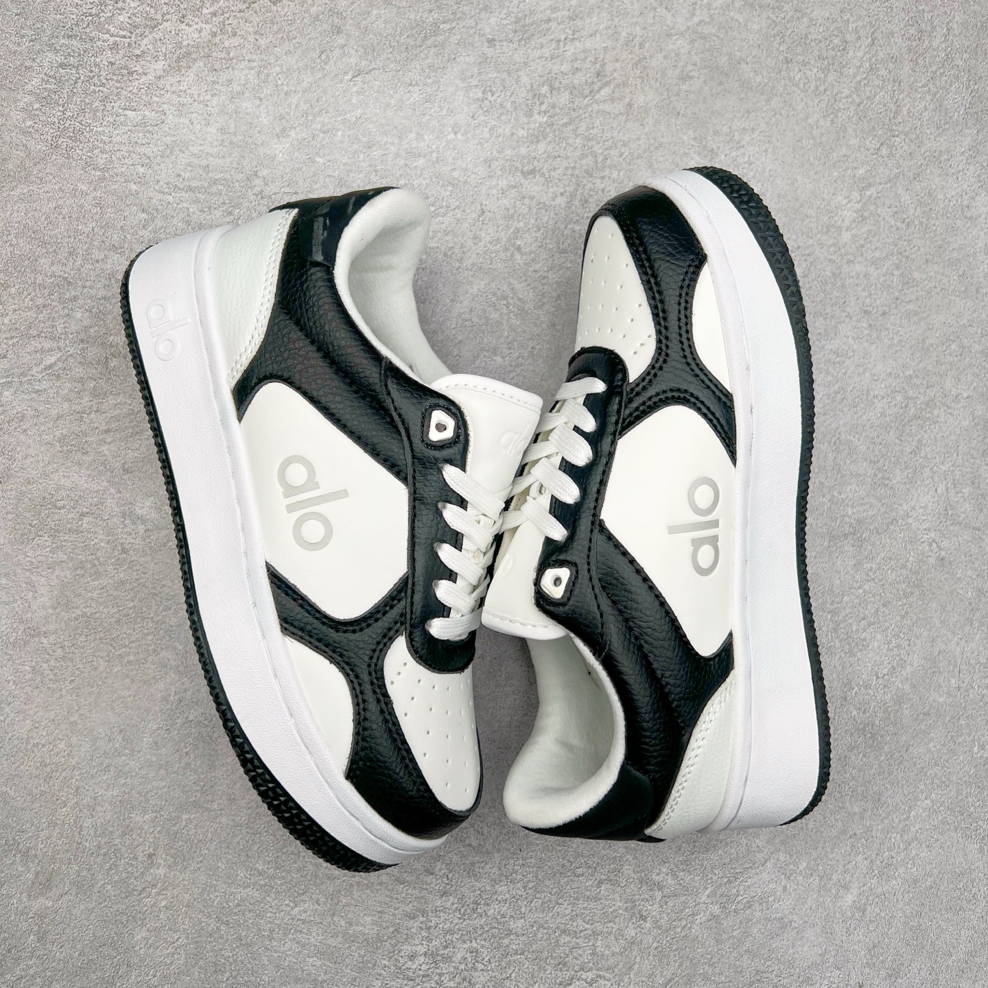 图片[3]-Alo yoga 易梦玲 Jisoo智秀 等多位明星同款上脚 主打各大平台外贸主推大厂采购原材料多处细节一步到位 生产细节 没得说 一款随意搭配的都好看的鞋子aIo采用增高4cm 主打熊猫色 春夏秋冬四季款 舒适简约板鞋 TPU防滑耐磨鞋底 #alo #alo女孩 #AIo #健身穿搭 #鞋子推荐 #板鞋 尺码：35 36 37 38 39 40-选品中心