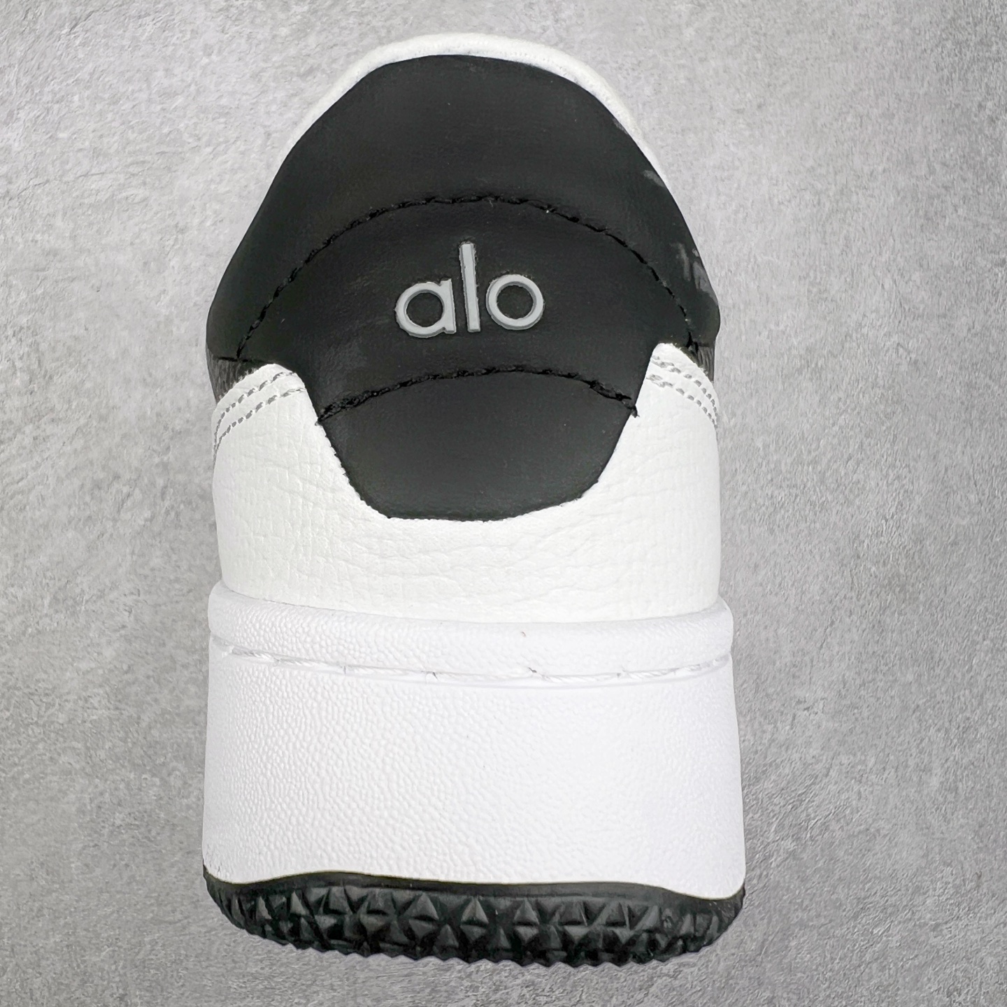 图片[8]-Alo yoga 易梦玲 Jisoo智秀 等多位明星同款上脚 主打各大平台外贸主推大厂采购原材料多处细节一步到位 生产细节 没得说 一款随意搭配的都好看的鞋子aIo采用增高4cm 主打熊猫色 春夏秋冬四季款 舒适简约板鞋 TPU防滑耐磨鞋底 #alo #alo女孩 #AIo #健身穿搭 #鞋子推荐 #板鞋 尺码：35 36 37 38 39 40-选品中心