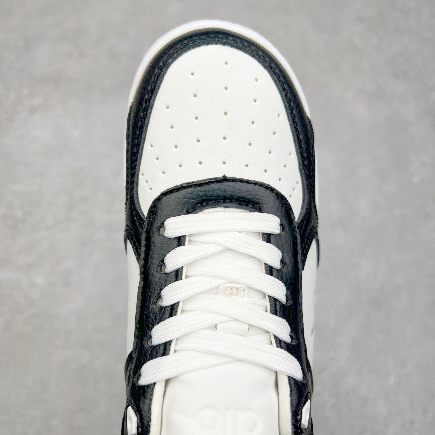 图片[4]-Alo yoga 易梦玲 Jisoo智秀 等多位明星同款上脚 主打各大平台外贸主推大厂采购原材料多处细节一步到位 生产细节 没得说 一款随意搭配的都好看的鞋子aIo采用增高4cm 主打熊猫色 春夏秋冬四季款 舒适简约板鞋 TPU防滑耐磨鞋底 #alo #alo女孩 #AIo #健身穿搭 #鞋子推荐 #板鞋 尺码：35 36 37 38 39 40-选品中心