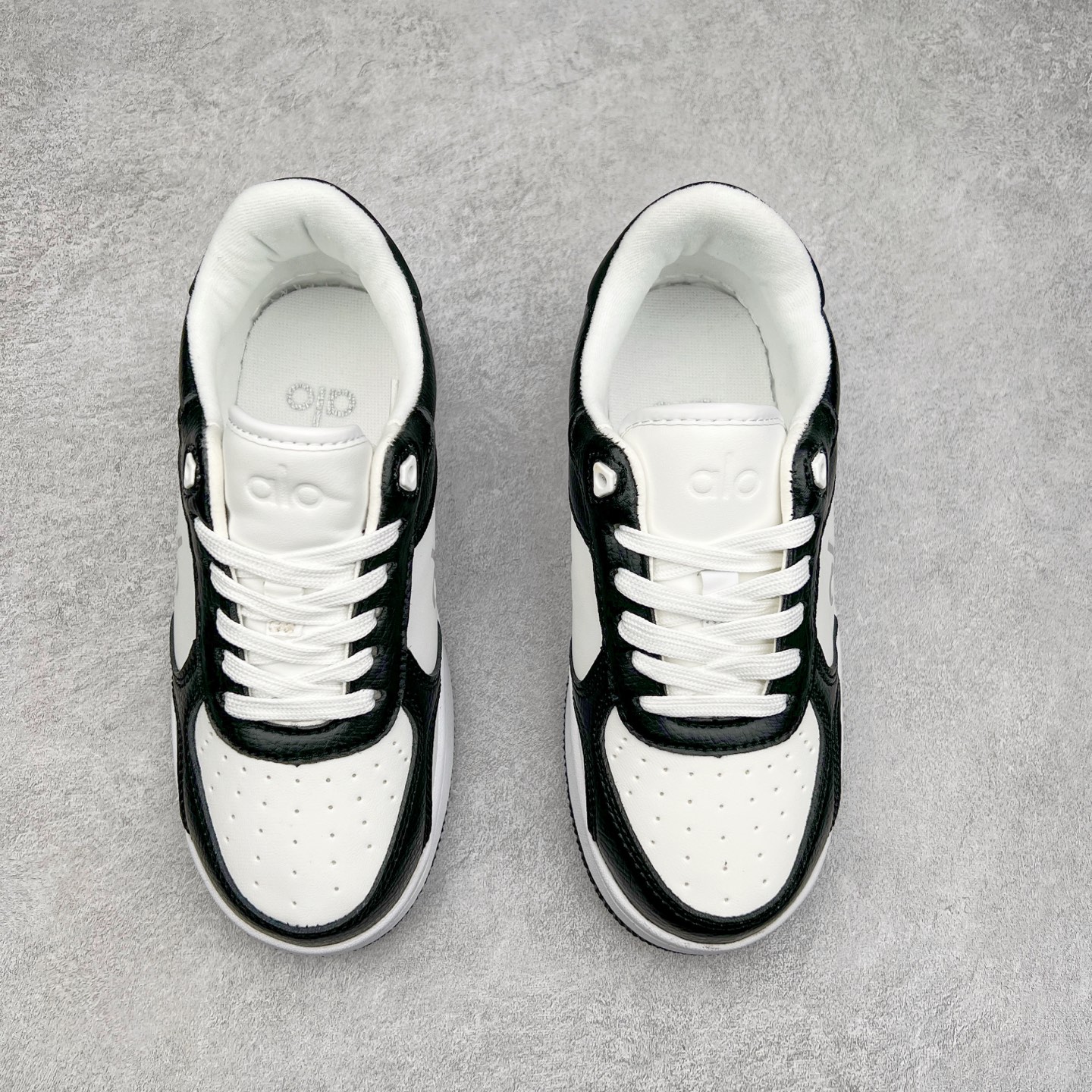 图片[2]-Alo yoga 易梦玲 Jisoo智秀 等多位明星同款上脚 主打各大平台外贸主推大厂采购原材料多处细节一步到位 生产细节 没得说 一款随意搭配的都好看的鞋子aIo采用增高4cm 主打熊猫色 春夏秋冬四季款 舒适简约板鞋 TPU防滑耐磨鞋底 #alo #alo女孩 #AIo #健身穿搭 #鞋子推荐 #板鞋 尺码：35 36 37 38 39 40-选品中心