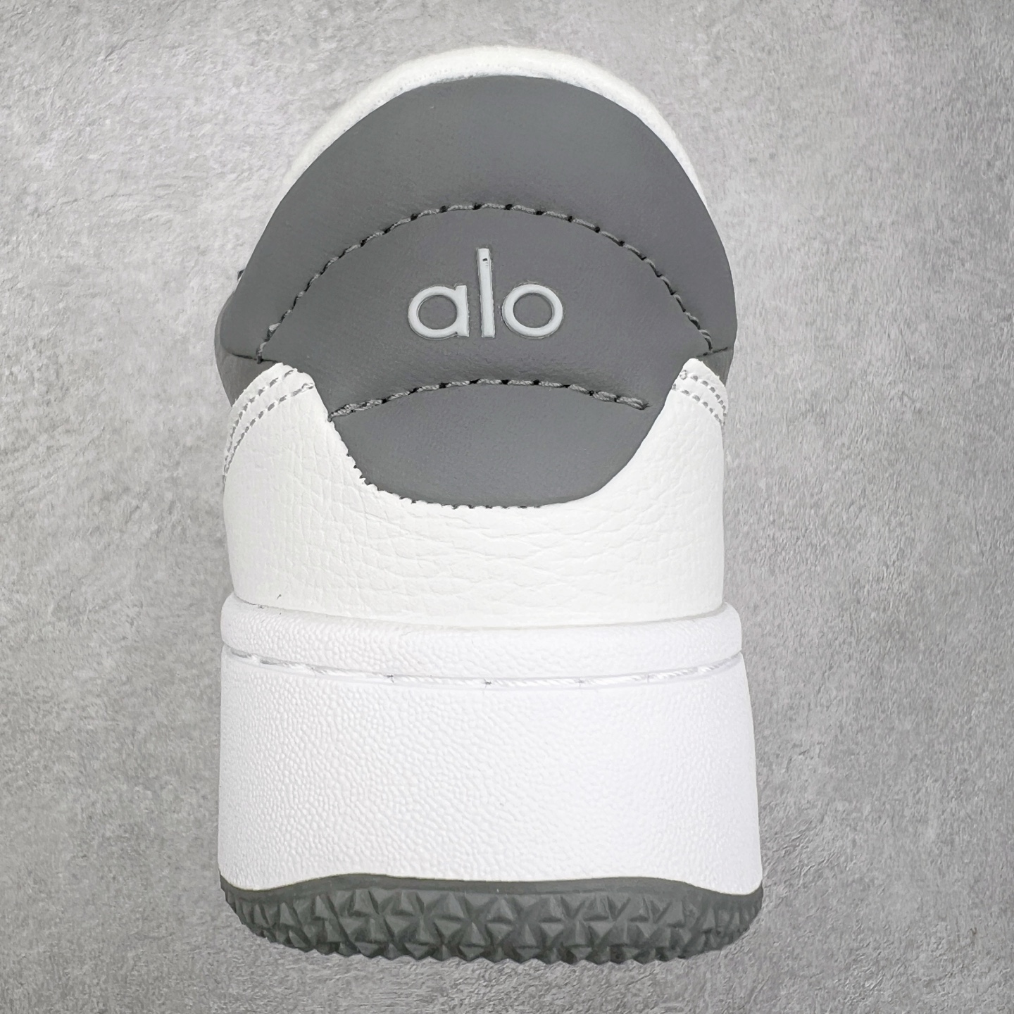 图片[8]-Alo yoga 易梦玲 Jisoo智秀 等多位明星同款上脚 主打各大平台外贸主推大厂采购原材料多处细节一步到位 生产细节 没得说 一款随意搭配的都好看的鞋子aIo采用增高4cm 主打熊猫色 春夏秋冬四季款 舒适简约板鞋 TPU防滑耐磨鞋底 #alo #alo女孩 #AIo #健身穿搭 #鞋子推荐 #板鞋 尺码：35 36 37 38 39 40-选品中心