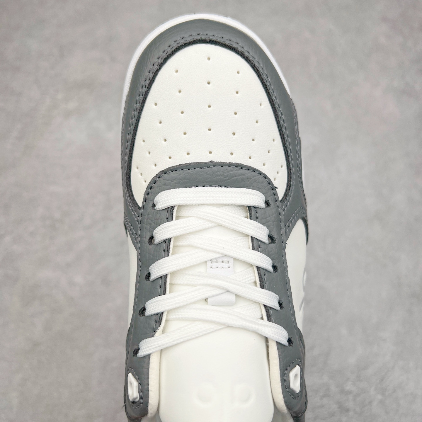 图片[4]-Alo yoga 易梦玲 Jisoo智秀 等多位明星同款上脚 主打各大平台外贸主推大厂采购原材料多处细节一步到位 生产细节 没得说 一款随意搭配的都好看的鞋子aIo采用增高4cm 主打熊猫色 春夏秋冬四季款 舒适简约板鞋 TPU防滑耐磨鞋底 #alo #alo女孩 #AIo #健身穿搭 #鞋子推荐 #板鞋 尺码：35 36 37 38 39 40-选品中心