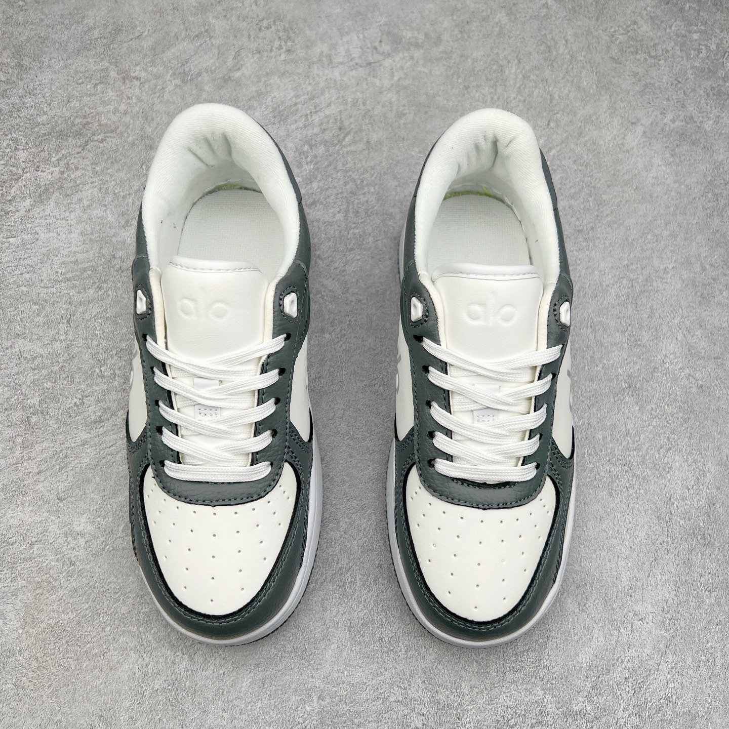 图片[2]-Alo yoga 易梦玲 Jisoo智秀 等多位明星同款上脚 主打各大平台外贸主推大厂采购原材料多处细节一步到位 生产细节 没得说 一款随意搭配的都好看的鞋子aIo采用增高4cm 主打熊猫色 春夏秋冬四季款 舒适简约板鞋 TPU防滑耐磨鞋底 #alo #alo女孩 #AIo #健身穿搭 #鞋子推荐 #板鞋 尺码：35 36 37 38 39 40-选品中心