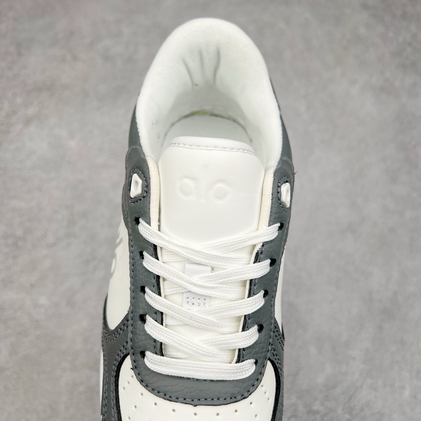 图片[5]-Alo yoga 易梦玲 Jisoo智秀 等多位明星同款上脚 主打各大平台外贸主推大厂采购原材料多处细节一步到位 生产细节 没得说 一款随意搭配的都好看的鞋子aIo采用增高4cm 主打熊猫色 春夏秋冬四季款 舒适简约板鞋 TPU防滑耐磨鞋底 #alo #alo女孩 #AIo #健身穿搭 #鞋子推荐 #板鞋 尺码：35 36 37 38 39 40-选品中心