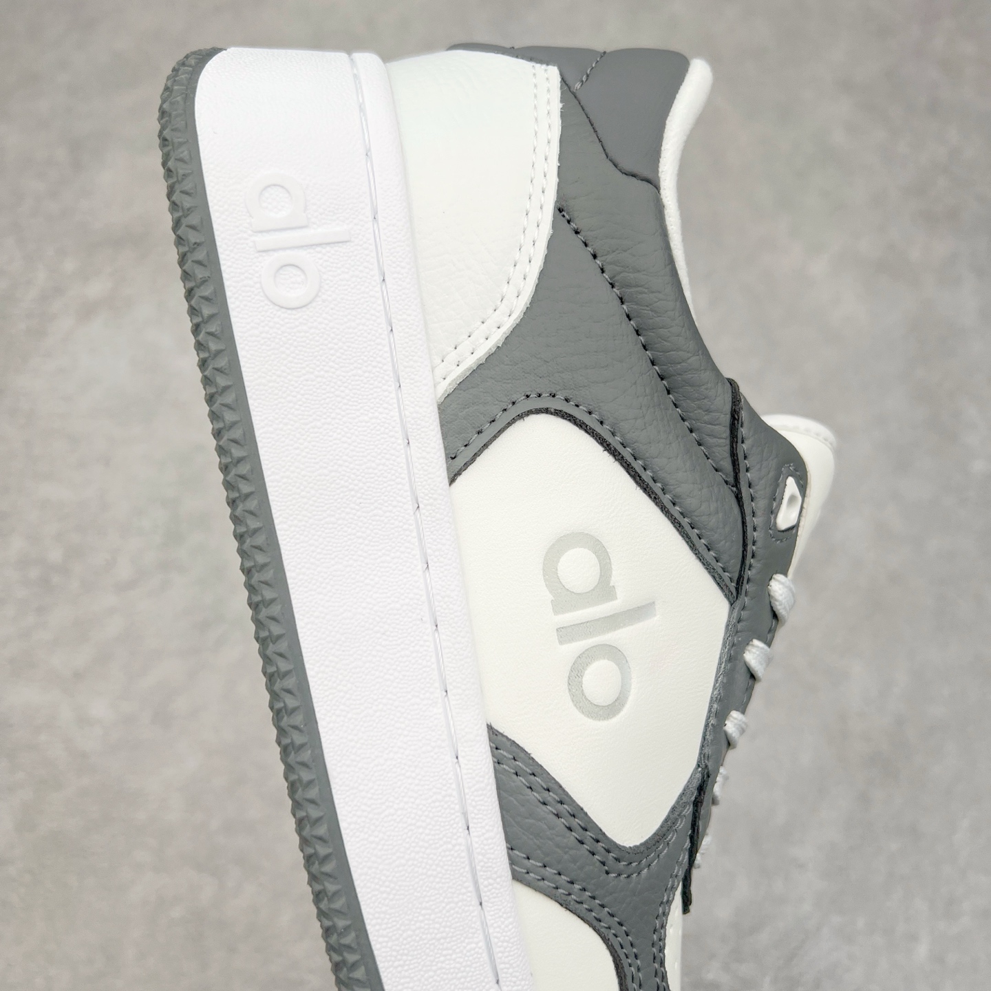 图片[6]-Alo yoga 易梦玲 Jisoo智秀 等多位明星同款上脚 主打各大平台外贸主推大厂采购原材料多处细节一步到位 生产细节 没得说 一款随意搭配的都好看的鞋子aIo采用增高4cm 主打熊猫色 春夏秋冬四季款 舒适简约板鞋 TPU防滑耐磨鞋底 #alo #alo女孩 #AIo #健身穿搭 #鞋子推荐 #板鞋 尺码：35 36 37 38 39 40-选品中心