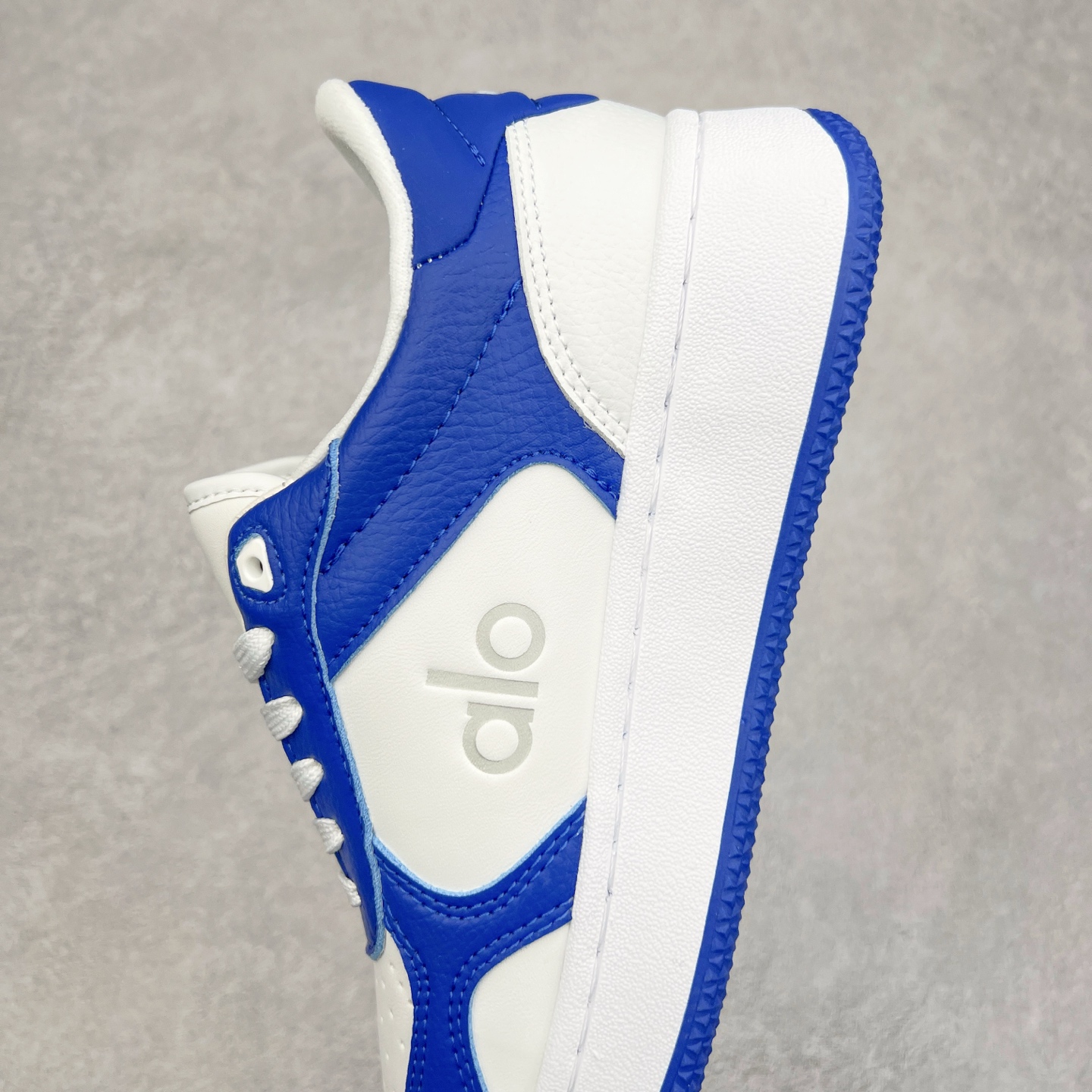 图片[7]-Alo yoga 易梦玲 Jisoo智秀 等多位明星同款上脚 主打各大平台外贸主推大厂采购原材料多处细节一步到位 生产细节 没得说 一款随意搭配的都好看的鞋子aIo采用增高4cm 主打熊猫色 春夏秋冬四季款 舒适简约板鞋 TPU防滑耐磨鞋底 #alo #alo女孩 #AIo #健身穿搭 #鞋子推荐 #板鞋 尺码：35 36 37 38 39 40-选品中心