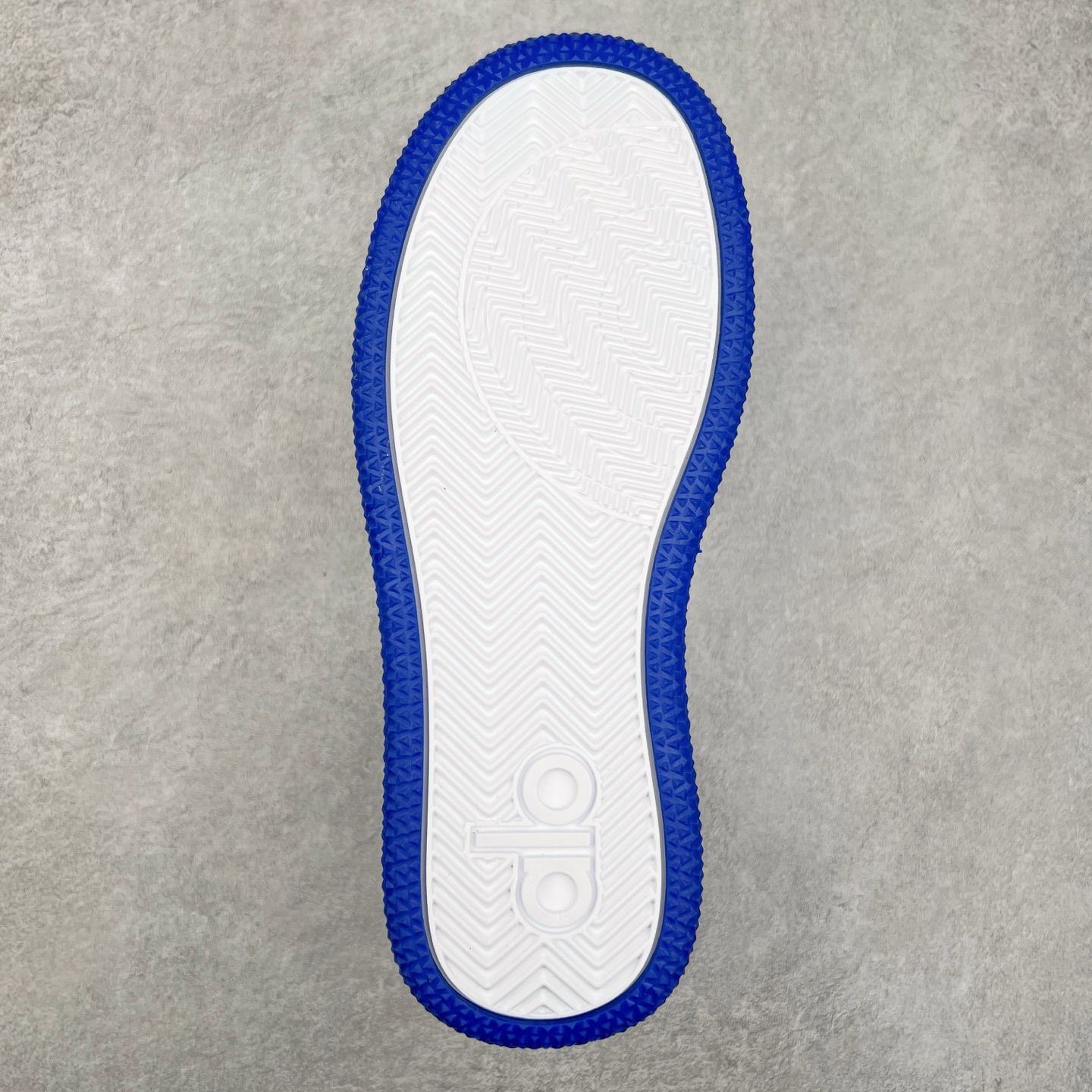 图片[9]-Alo yoga 易梦玲 Jisoo智秀 等多位明星同款上脚 主打各大平台外贸主推大厂采购原材料多处细节一步到位 生产细节 没得说 一款随意搭配的都好看的鞋子aIo采用增高4cm 主打熊猫色 春夏秋冬四季款 舒适简约板鞋 TPU防滑耐磨鞋底 #alo #alo女孩 #AIo #健身穿搭 #鞋子推荐 #板鞋 尺码：35 36 37 38 39 40-选品中心