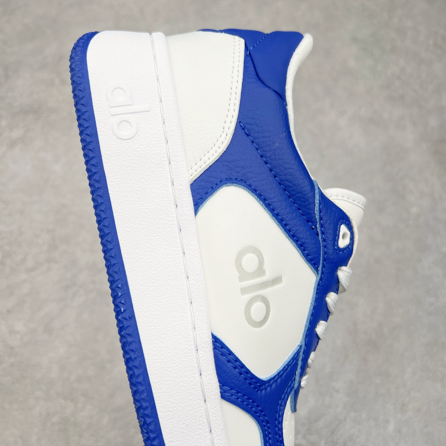 图片[6]-Alo yoga 易梦玲 Jisoo智秀 等多位明星同款上脚 主打各大平台外贸主推大厂采购原材料多处细节一步到位 生产细节 没得说 一款随意搭配的都好看的鞋子aIo采用增高4cm 主打熊猫色 春夏秋冬四季款 舒适简约板鞋 TPU防滑耐磨鞋底 #alo #alo女孩 #AIo #健身穿搭 #鞋子推荐 #板鞋 尺码：35 36 37 38 39 40-选品中心