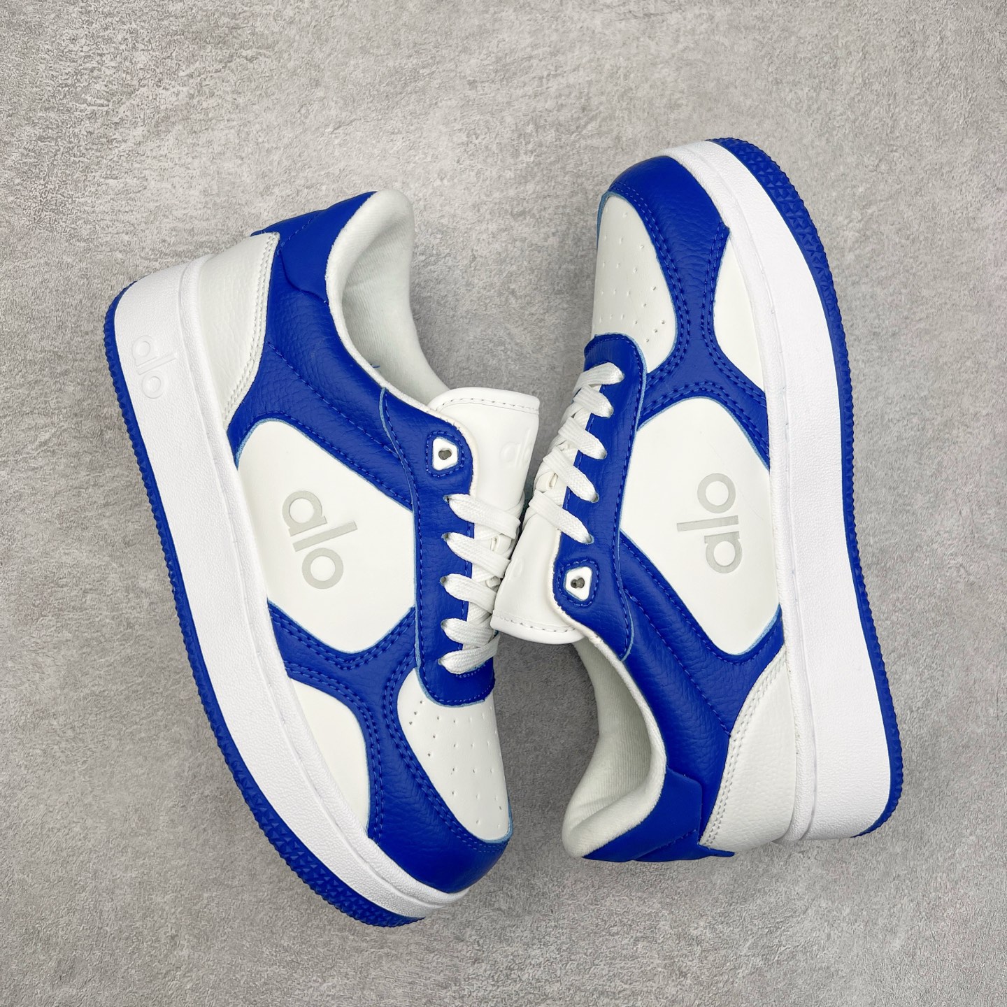 图片[3]-Alo yoga 易梦玲 Jisoo智秀 等多位明星同款上脚 主打各大平台外贸主推大厂采购原材料多处细节一步到位 生产细节 没得说 一款随意搭配的都好看的鞋子aIo采用增高4cm 主打熊猫色 春夏秋冬四季款 舒适简约板鞋 TPU防滑耐磨鞋底 #alo #alo女孩 #AIo #健身穿搭 #鞋子推荐 #板鞋 尺码：35 36 37 38 39 40-选品中心