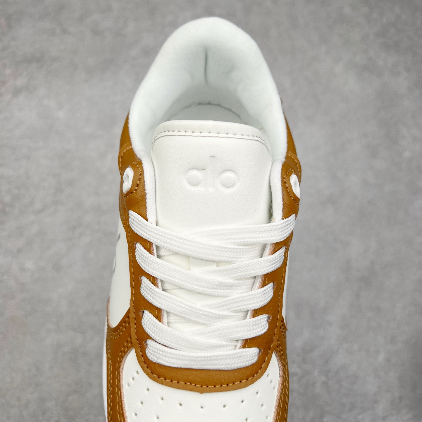 图片[5]-Alo yoga 易梦玲 Jisoo智秀 等多位明星同款上脚 主打各大平台外贸主推大厂采购原材料多处细节一步到位 生产细节 没得说 一款随意搭配的都好看的鞋子aIo采用增高4cm 主打熊猫色 春夏秋冬四季款 舒适简约板鞋 TPU防滑耐磨鞋底 #alo #alo女孩 #AIo #健身穿搭 #鞋子推荐 #板鞋 尺码：35 36 37 38 39 40-选品中心