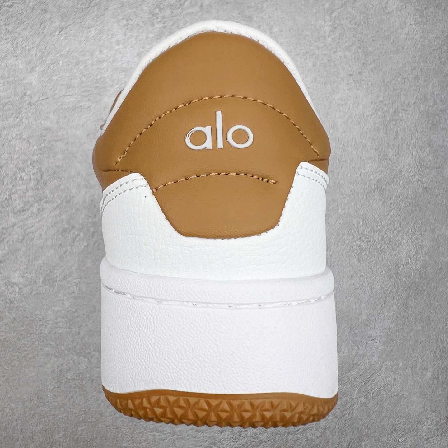 图片[8]-Alo yoga 易梦玲 Jisoo智秀 等多位明星同款上脚 主打各大平台外贸主推大厂采购原材料多处细节一步到位 生产细节 没得说 一款随意搭配的都好看的鞋子aIo采用增高4cm 主打熊猫色 春夏秋冬四季款 舒适简约板鞋 TPU防滑耐磨鞋底 #alo #alo女孩 #AIo #健身穿搭 #鞋子推荐 #板鞋 尺码：35 36 37 38 39 40-选品中心