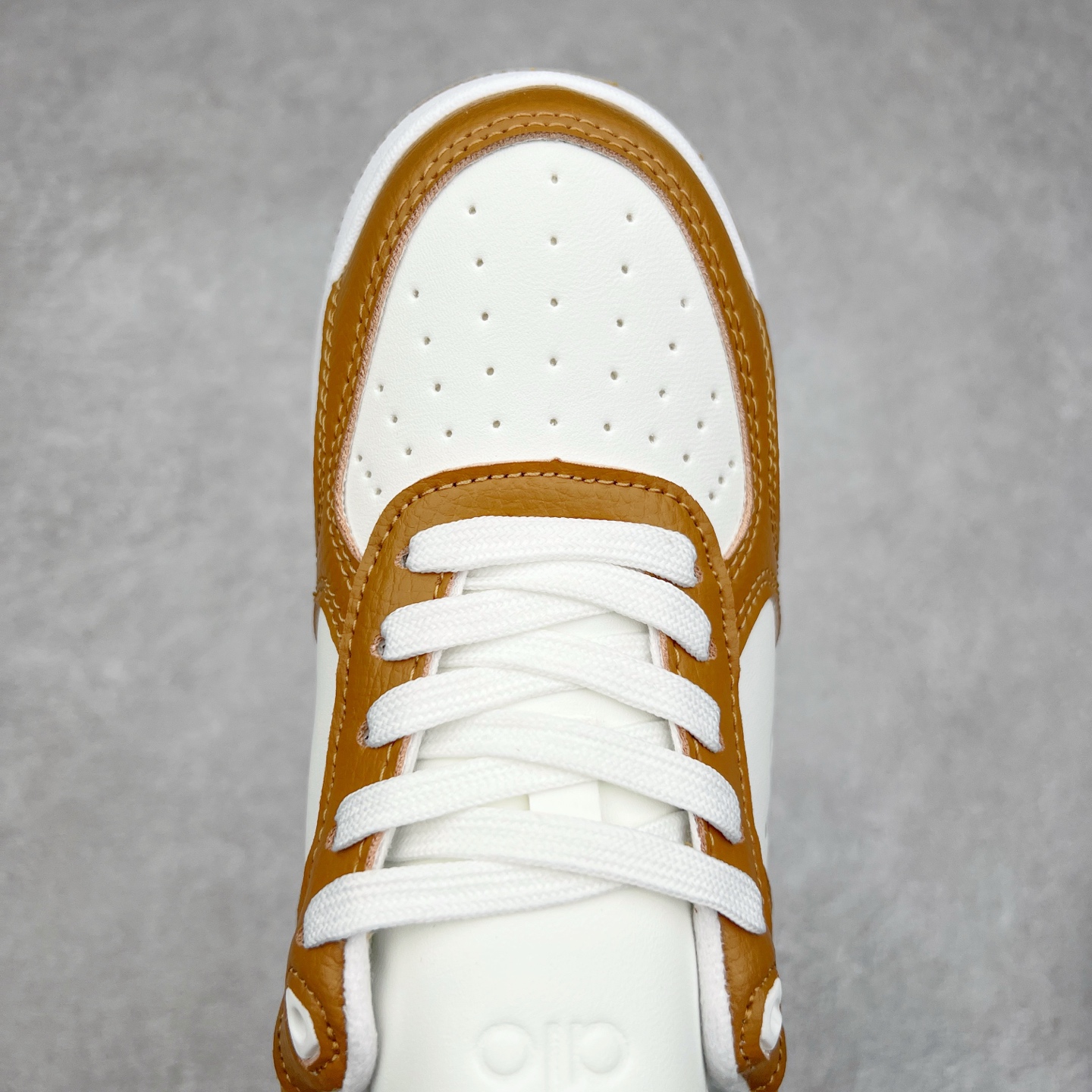 图片[4]-Alo yoga 易梦玲 Jisoo智秀 等多位明星同款上脚 主打各大平台外贸主推大厂采购原材料多处细节一步到位 生产细节 没得说 一款随意搭配的都好看的鞋子aIo采用增高4cm 主打熊猫色 春夏秋冬四季款 舒适简约板鞋 TPU防滑耐磨鞋底 #alo #alo女孩 #AIo #健身穿搭 #鞋子推荐 #板鞋 尺码：35 36 37 38 39 40-选品中心