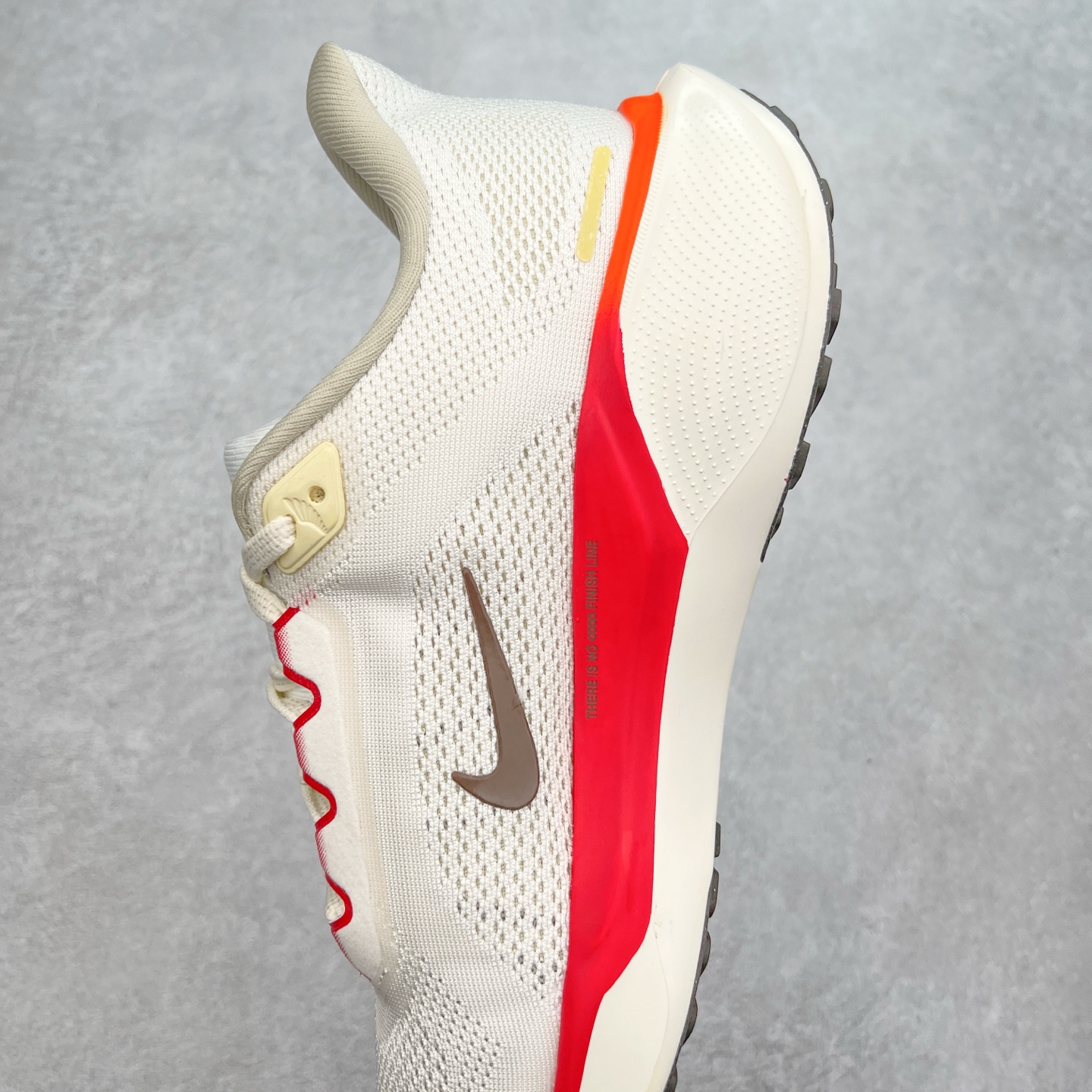 图片[7]-＃特价福利 NK Zoom Pegasus 飞马41代马拉松系列网面透气缓震疾速跑鞋 拥有 Zoom Air 一如既往的稳定感和流畅感 鞋面采用工程网眼设计 为特定高热区域营造出色透气性 进一步增加鞋面的穿孔数量 让足部能够快速散热 中足搭配 Flywire 飞线 在高速运动时营造舒适稳定的贴合感 内置Zoon气垫加持 动力十足 尺码：36 36.5 37.5 38 38.5 39 40 40.5 41 42 42.5 43 44 44.5 45-选品中心