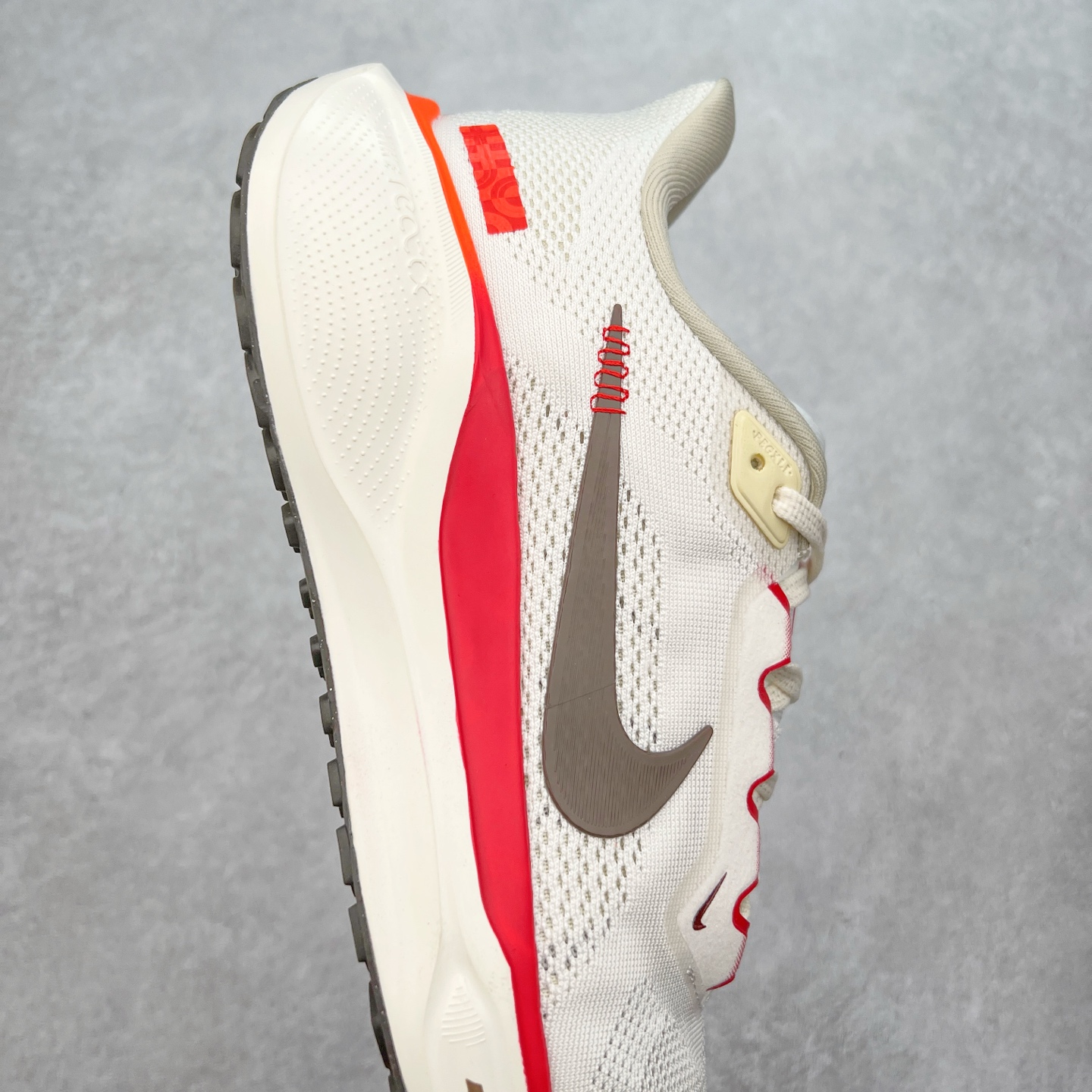 图片[6]-＃特价福利 NK Zoom Pegasus 飞马41代马拉松系列网面透气缓震疾速跑鞋 拥有 Zoom Air 一如既往的稳定感和流畅感 鞋面采用工程网眼设计 为特定高热区域营造出色透气性 进一步增加鞋面的穿孔数量 让足部能够快速散热 中足搭配 Flywire 飞线 在高速运动时营造舒适稳定的贴合感 内置Zoon气垫加持 动力十足 尺码：36 36.5 37.5 38 38.5 39 40 40.5 41 42 42.5 43 44 44.5 45-选品中心