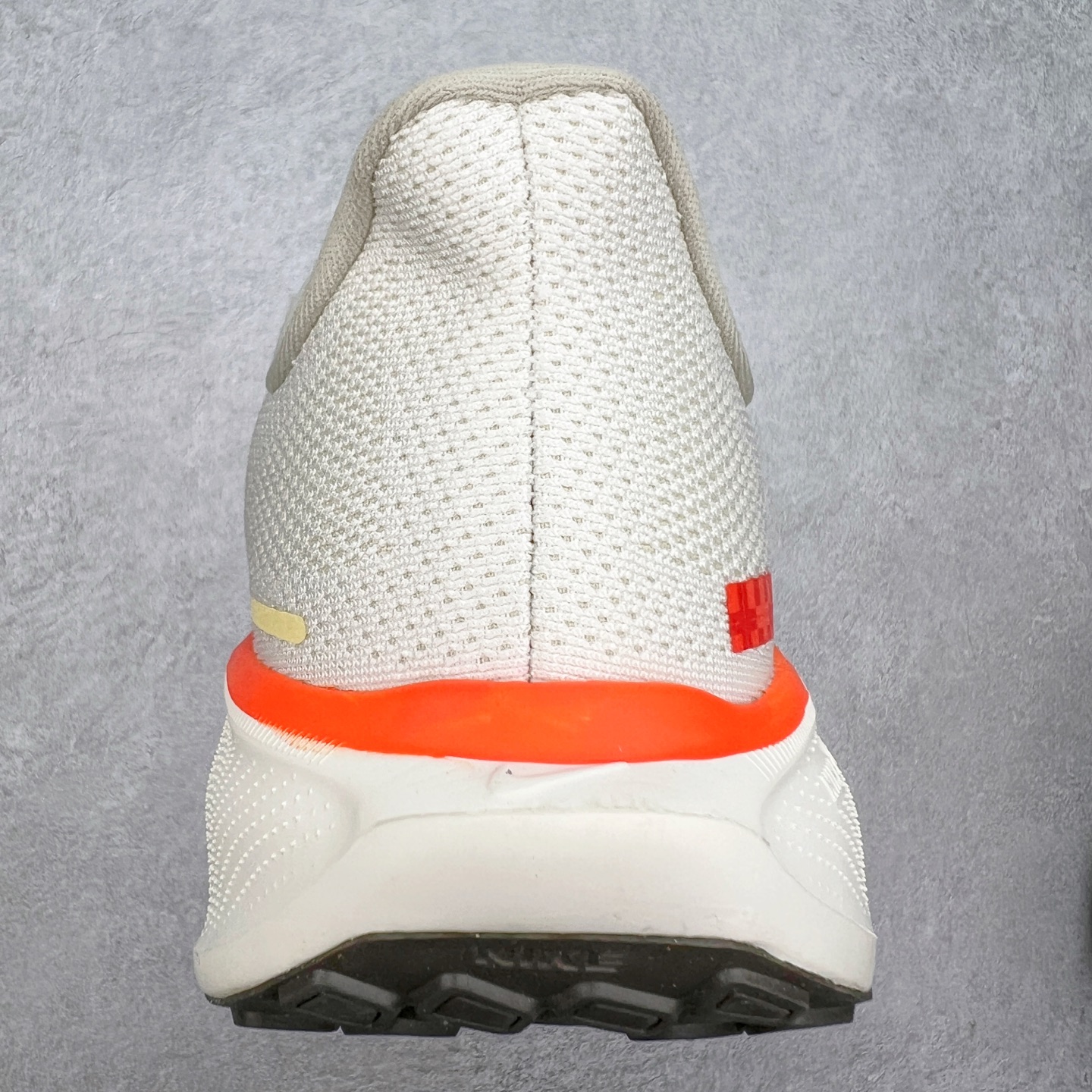 图片[8]-＃特价福利 NK Zoom Pegasus 飞马41代马拉松系列网面透气缓震疾速跑鞋 拥有 Zoom Air 一如既往的稳定感和流畅感 鞋面采用工程网眼设计 为特定高热区域营造出色透气性 进一步增加鞋面的穿孔数量 让足部能够快速散热 中足搭配 Flywire 飞线 在高速运动时营造舒适稳定的贴合感 内置Zoon气垫加持 动力十足 尺码：36 36.5 37.5 38 38.5 39 40 40.5 41 42 42.5 43 44 44.5 45-选品中心