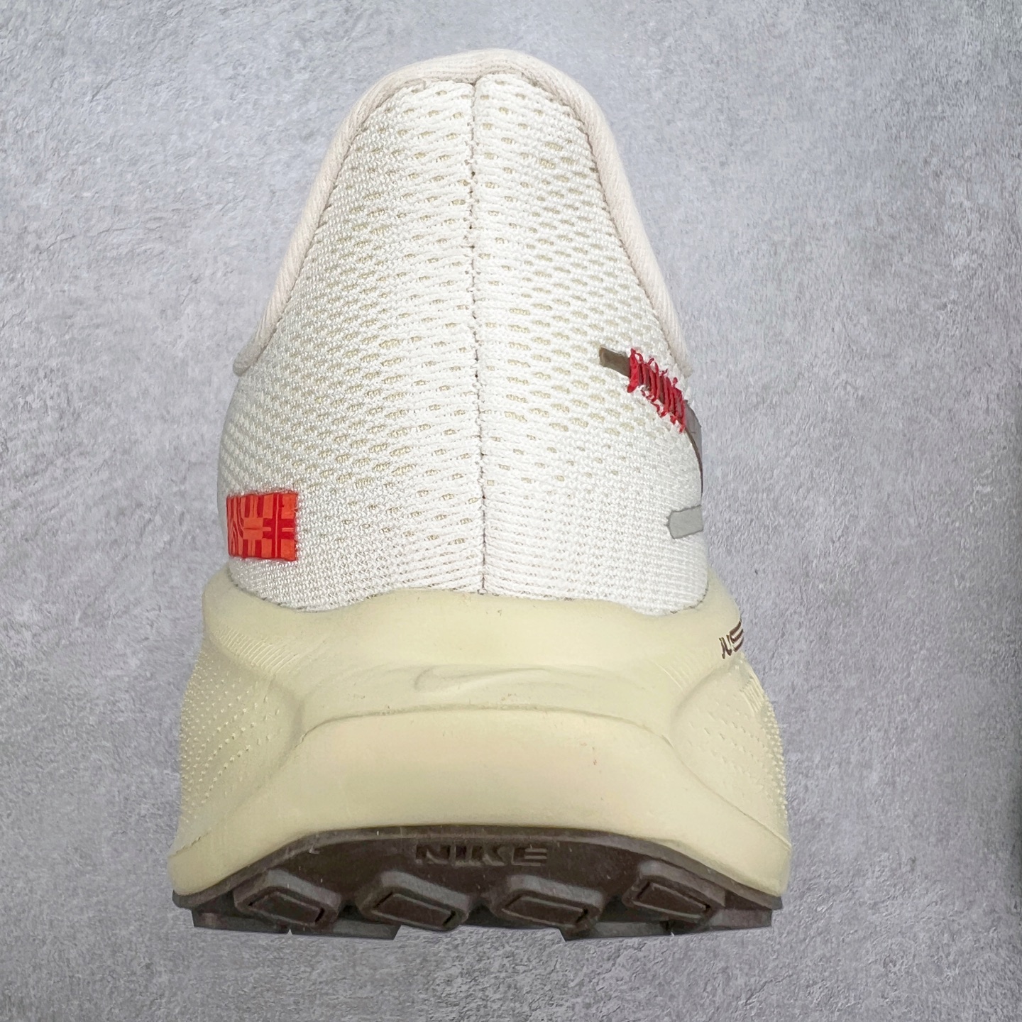 图片[8]-＃特价福利 NK Zoom Pegasus 飞马41代马拉松系列网面透气缓震疾速跑鞋 拥有 Zoom Air 一如既往的稳定感和流畅感 鞋面采用工程网眼设计 为特定高热区域营造出色透气性 进一步增加鞋面的穿孔数量 让足部能够快速散热 中足搭配 Flywire 飞线 在高速运动时营造舒适稳定的贴合感 内置Zoon气垫加持 动力十足 尺码：36 36.5 37.5 38 38.5 39 40 40.5 41 42 42.5 43 44 44.5 45-选品中心