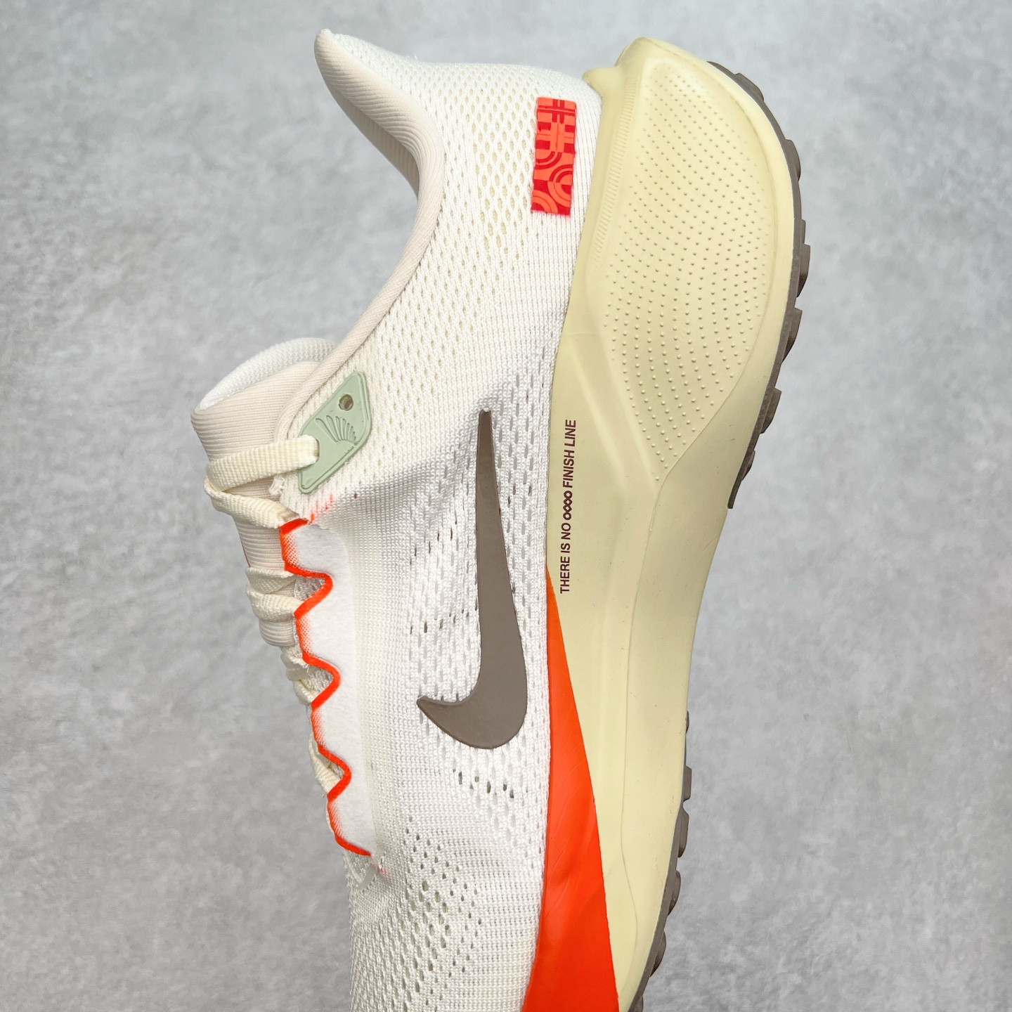 图片[7]-＃特价福利 NK Zoom Pegasus 飞马41代马拉松系列网面透气缓震疾速跑鞋 拥有 Zoom Air 一如既往的稳定感和流畅感 鞋面采用工程网眼设计 为特定高热区域营造出色透气性 进一步增加鞋面的穿孔数量 让足部能够快速散热 中足搭配 Flywire 飞线 在高速运动时营造舒适稳定的贴合感 内置Zoon气垫加持 动力十足 尺码：36 36.5 37.5 38 38.5 39 40 40.5 41 42 42.5 43 44 44.5 45-选品中心