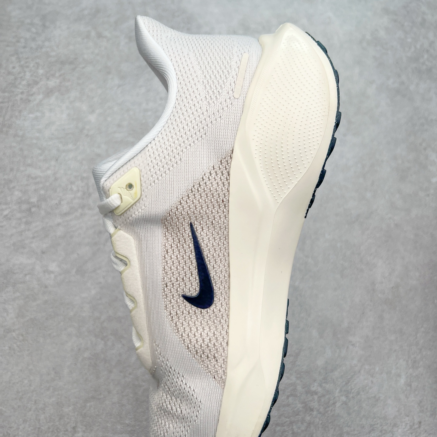 图片[7]-＃特价福利 NK Zoom Pegasus 飞马41代马拉松系列网面透气缓震疾速跑鞋 拥有 Zoom Air 一如既往的稳定感和流畅感 鞋面采用工程网眼设计 为特定高热区域营造出色透气性 进一步增加鞋面的穿孔数量 让足部能够快速散热 中足搭配 Flywire 飞线 在高速运动时营造舒适稳定的贴合感 内置Zoon气垫加持 动力十足 尺码：36 36.5 37.5 38 38.5 39 40 40.5 41 42 42.5 43 44 44.5 45-选品中心