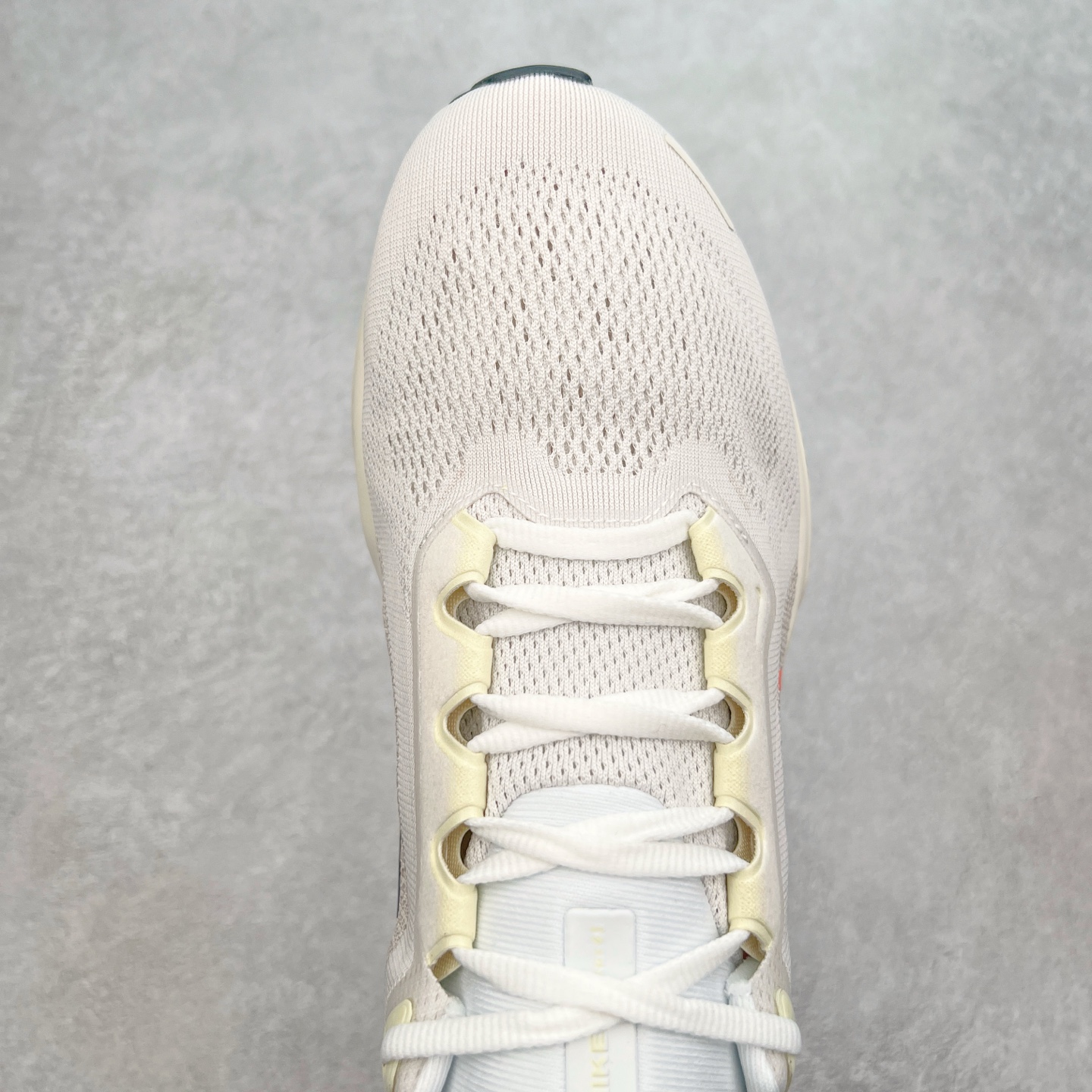 图片[4]-＃特价福利 NK Zoom Pegasus 飞马41代马拉松系列网面透气缓震疾速跑鞋 拥有 Zoom Air 一如既往的稳定感和流畅感 鞋面采用工程网眼设计 为特定高热区域营造出色透气性 进一步增加鞋面的穿孔数量 让足部能够快速散热 中足搭配 Flywire 飞线 在高速运动时营造舒适稳定的贴合感 内置Zoon气垫加持 动力十足 尺码：36 36.5 37.5 38 38.5 39 40 40.5 41 42 42.5 43 44 44.5 45-选品中心