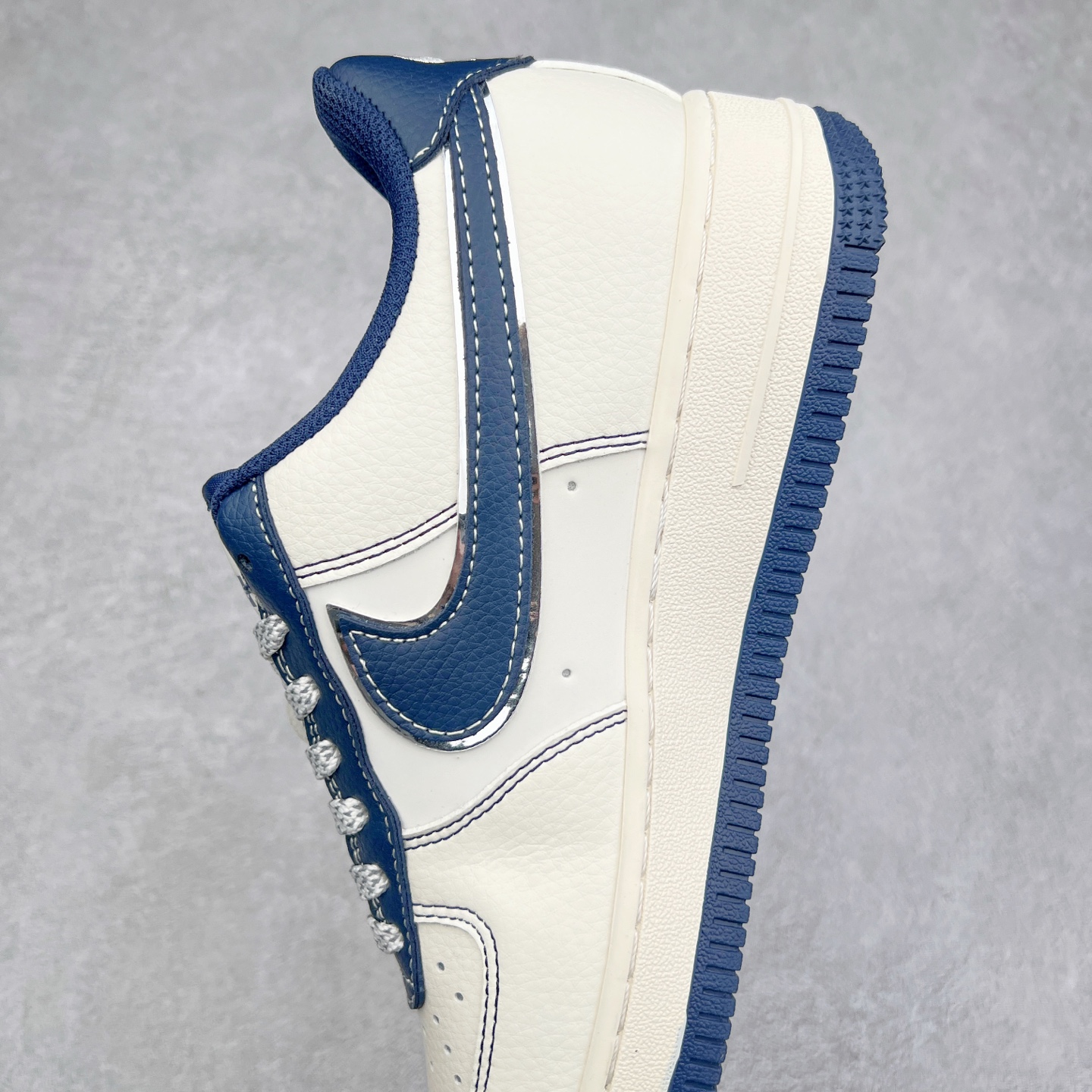 图片[7]-NK Air Force 1´07 Low 空军一号低帮百搭休闲运动板鞋 XS1958-524 柔软、弹性十足的缓震性能和出色的中底设计 横跨复古与现代的外型结合 造就出风靡全球 三十多年的Force 1 直到今天还深受青睐 实拍调校N版已经零色差零失真 百分百还原实物色彩所见即所得 不存在货不对板色差等低级问题 选购参考实物拍摄 不混卖不参货 只用心做好货严格选品 承诺混一赔十 尺码：36 36.5 37.5 38 38.5 39 40 40.5 41 42 42.5 43 44 44.5 45-选品中心