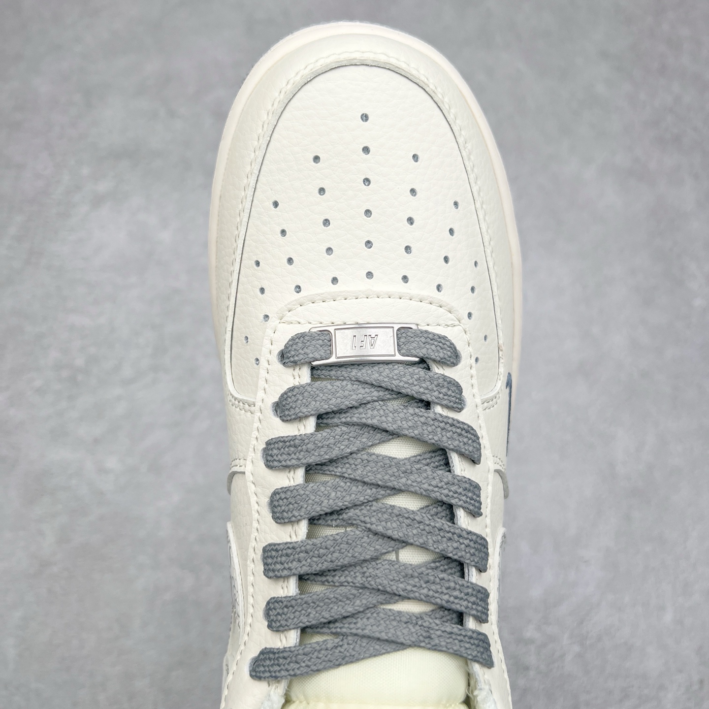 图片[4]-NK Air Force 1´07 Low 空军一号低帮百搭休闲运动板鞋 HH7518-048 柔软、弹性十足的缓震性能和出色的中底设计 横跨复古与现代的外型结合 造就出风靡全球 三十多年的Force 1 直到今天还深受青睐 实拍调校N版已经零色差零失真 百分百还原实物色彩所见即所得 不存在货不对板色差等低级问题 选购参考实物拍摄 不混卖不参货 只用心做好货严格选品 承诺混一赔十 尺码：36 36.5 37.5 38 38.5 39 40 40.5 41 42 42.5 43 44 44.5 45-选品中心