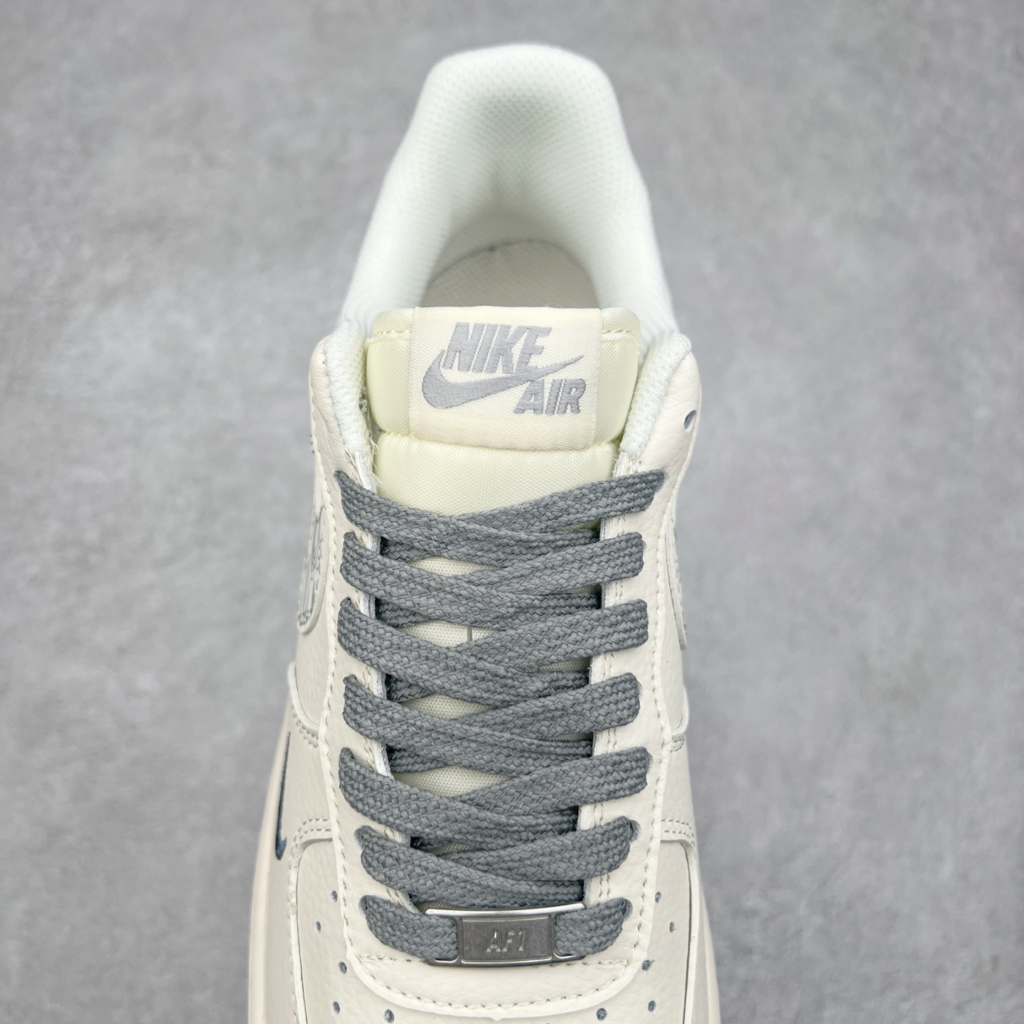 图片[5]-NK Air Force 1´07 Low 空军一号低帮百搭休闲运动板鞋 HH7518-048 柔软、弹性十足的缓震性能和出色的中底设计 横跨复古与现代的外型结合 造就出风靡全球 三十多年的Force 1 直到今天还深受青睐 实拍调校N版已经零色差零失真 百分百还原实物色彩所见即所得 不存在货不对板色差等低级问题 选购参考实物拍摄 不混卖不参货 只用心做好货严格选品 承诺混一赔十 尺码：36 36.5 37.5 38 38.5 39 40 40.5 41 42 42.5 43 44 44.5 45-选品中心