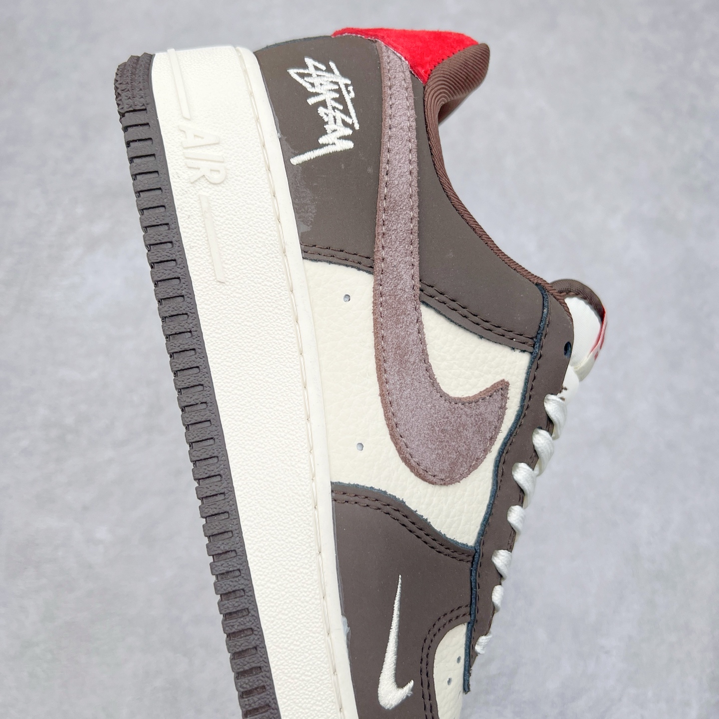 图片[6]-NK Air Force 1´07 Low 空军一号低帮百搭休闲运动板鞋 KK1988-057 柔软、弹性十足的缓震性能和出色的中底设计 横跨复古与现代的外型结合 造就出风靡全球 三十多年的Force 1 直到今天还深受青睐 实拍调校N版已经零色差零失真 百分百还原实物色彩所见即所得 不存在货不对板色差等低级问题 选购参考实物拍摄 不混卖不参货 只用心做好货严格选品 承诺混一赔十 尺码：36 36.5 37.5 38 38.5 39 40 40.5 41 42 42.5 43 44 44.5 45-选品中心