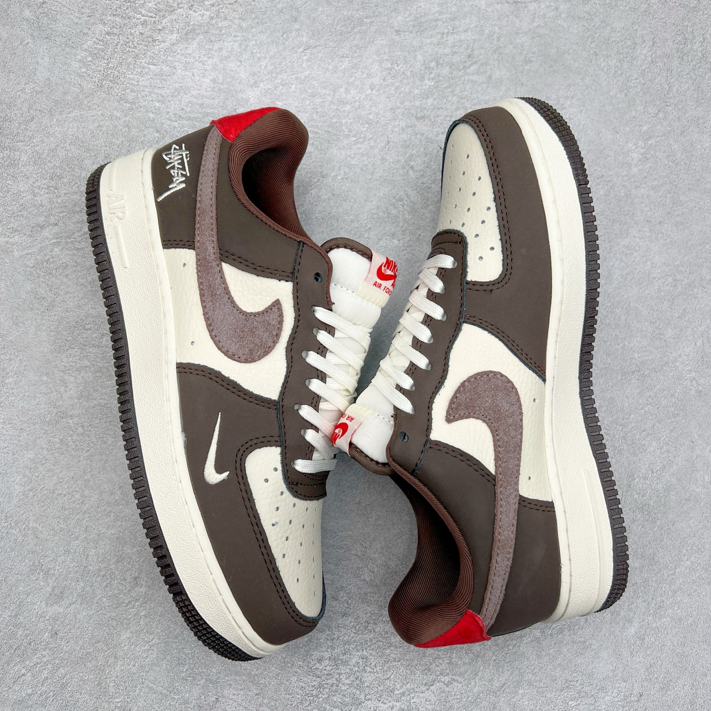 图片[3]-NK Air Force 1´07 Low 空军一号低帮百搭休闲运动板鞋 KK1988-057 柔软、弹性十足的缓震性能和出色的中底设计 横跨复古与现代的外型结合 造就出风靡全球 三十多年的Force 1 直到今天还深受青睐 实拍调校N版已经零色差零失真 百分百还原实物色彩所见即所得 不存在货不对板色差等低级问题 选购参考实物拍摄 不混卖不参货 只用心做好货严格选品 承诺混一赔十 尺码：36 36.5 37.5 38 38.5 39 40 40.5 41 42 42.5 43 44 44.5 45-选品中心