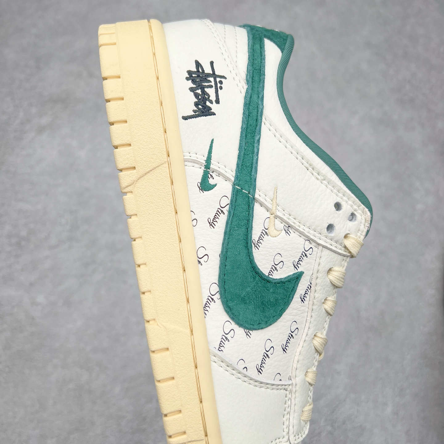 图片[6]-NK Dunk Low 定制配色 CF3688-006 大厂出品 极力推荐 原装头层材料 独家版型蒸餾加工帶來的是更好的视觉和脚感体验大厂纯原品质出货 清洁度 电绣工艺 皮料切割干净无任何毛边 细节完美 实拍调校N版已经零色差零失真 百分百还原实物色彩所见即所得 不存在货不对板色差等低级问题 选购参考实物拍摄 不混卖不参货 只用心做好货严格选品 承诺混一赔十 尺码：36 36.5 37.5 38 38.5 39 40 40.5 41 42 42.5 43 44 44.5 45-选品中心