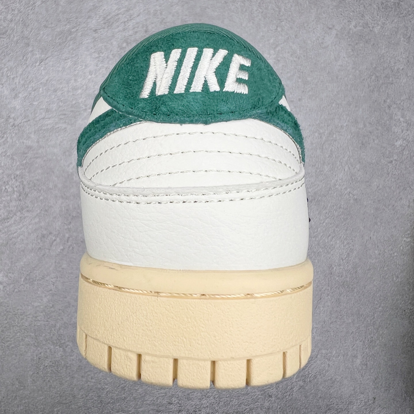 图片[8]-NK Dunk Low 定制配色 CF3688-006 大厂出品 极力推荐 原装头层材料 独家版型蒸餾加工帶來的是更好的视觉和脚感体验大厂纯原品质出货 清洁度 电绣工艺 皮料切割干净无任何毛边 细节完美 实拍调校N版已经零色差零失真 百分百还原实物色彩所见即所得 不存在货不对板色差等低级问题 选购参考实物拍摄 不混卖不参货 只用心做好货严格选品 承诺混一赔十 尺码：36 36.5 37.5 38 38.5 39 40 40.5 41 42 42.5 43 44 44.5 45-选品中心