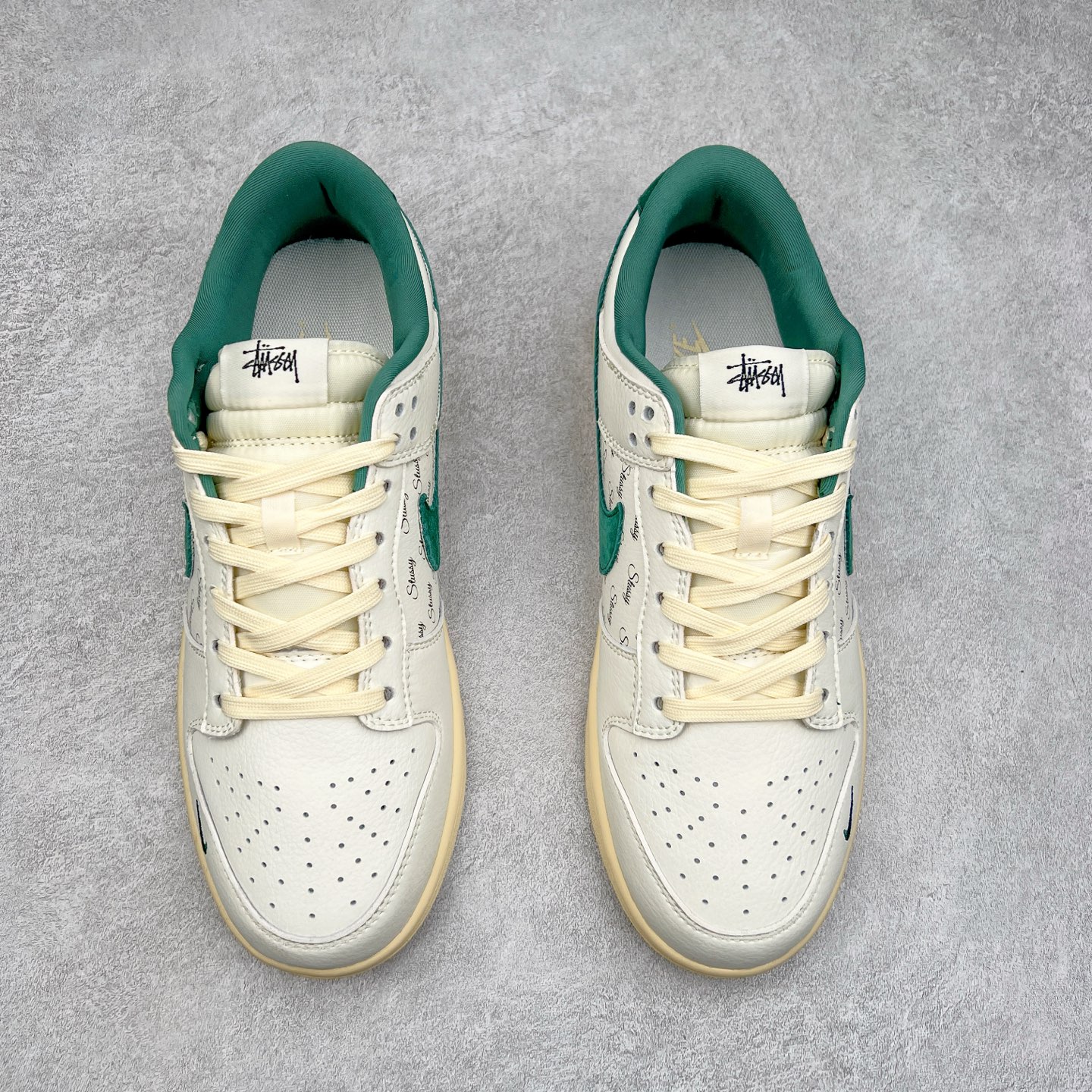 图片[2]-NK Dunk Low 定制配色 CF3688-006 大厂出品 极力推荐 原装头层材料 独家版型蒸餾加工帶來的是更好的视觉和脚感体验大厂纯原品质出货 清洁度 电绣工艺 皮料切割干净无任何毛边 细节完美 实拍调校N版已经零色差零失真 百分百还原实物色彩所见即所得 不存在货不对板色差等低级问题 选购参考实物拍摄 不混卖不参货 只用心做好货严格选品 承诺混一赔十 尺码：36 36.5 37.5 38 38.5 39 40 40.5 41 42 42.5 43 44 44.5 45-选品中心