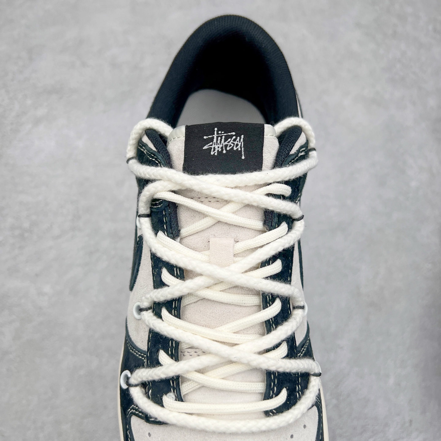 图片[5]-NK Dunk Low 定制配色 SC9207-403 大厂出品 极力推荐 原装头层材料 独家版型蒸餾加工帶來的是更好的视觉和脚感体验大厂纯原品质出货 清洁度 电绣工艺 皮料切割干净无任何毛边 细节完美 实拍调校N版已经零色差零失真 百分百还原实物色彩所见即所得 不存在货不对板色差等低级问题 选购参考实物拍摄 不混卖不参货 只用心做好货严格选品 承诺混一赔十 尺码：36 36.5 37.5 38 38.5 39 40 40.5 41 42 42.5 43 44 44.5 45-选品中心