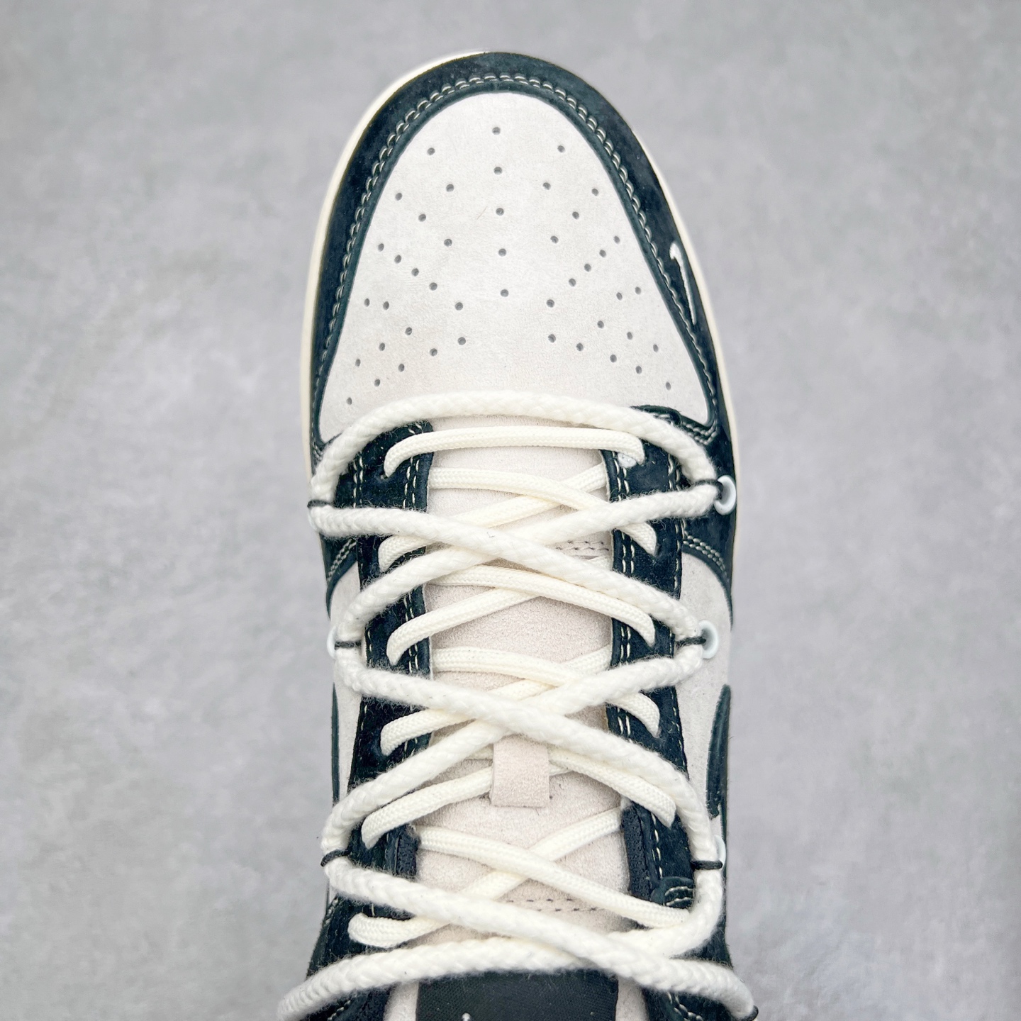 图片[4]-NK Dunk Low 定制配色 SC9207-403 大厂出品 极力推荐 原装头层材料 独家版型蒸餾加工帶來的是更好的视觉和脚感体验大厂纯原品质出货 清洁度 电绣工艺 皮料切割干净无任何毛边 细节完美 实拍调校N版已经零色差零失真 百分百还原实物色彩所见即所得 不存在货不对板色差等低级问题 选购参考实物拍摄 不混卖不参货 只用心做好货严格选品 承诺混一赔十 尺码：36 36.5 37.5 38 38.5 39 40 40.5 41 42 42.5 43 44 44.5 45-选品中心