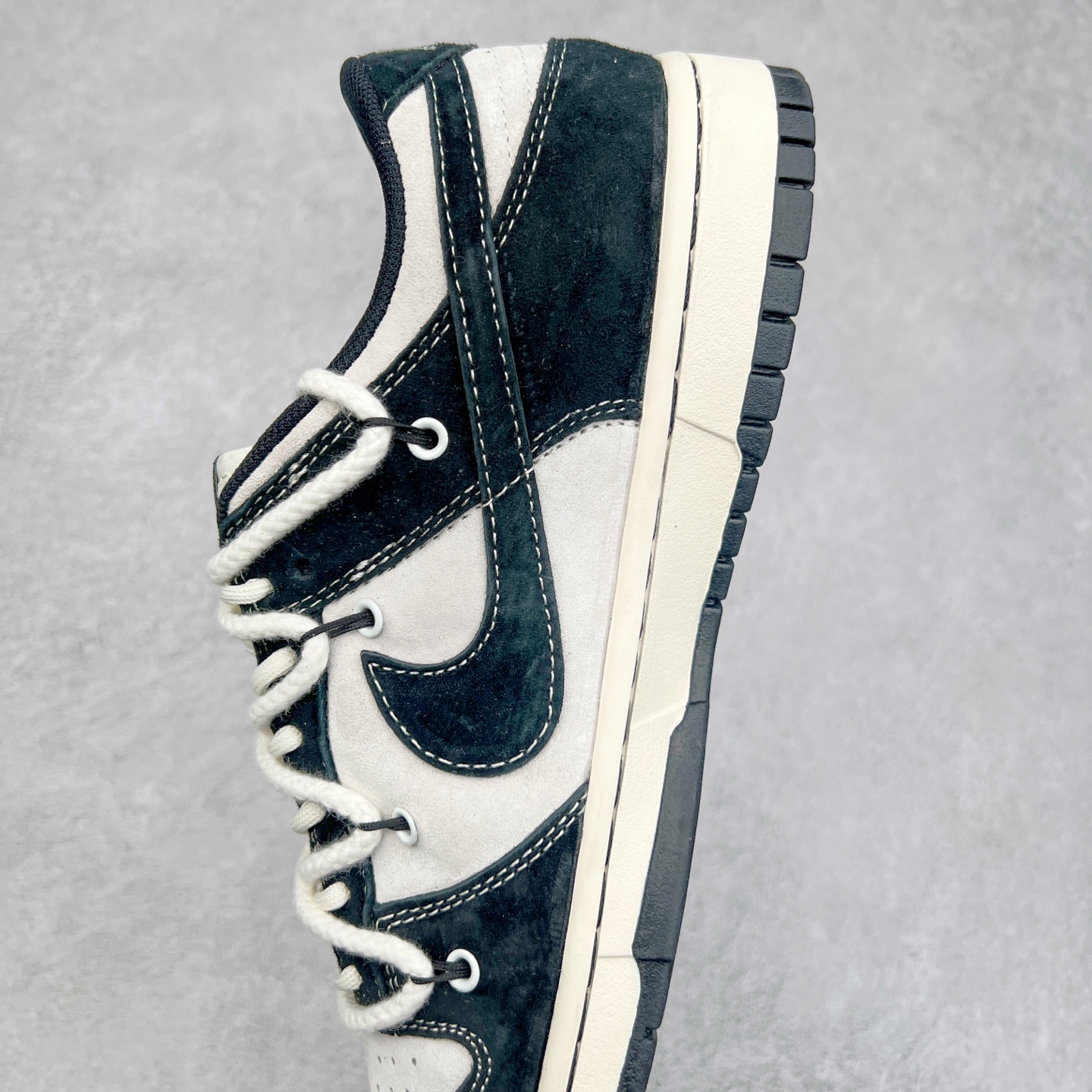 图片[7]-NK Dunk Low 定制配色 SC9207-403 大厂出品 极力推荐 原装头层材料 独家版型蒸餾加工帶來的是更好的视觉和脚感体验大厂纯原品质出货 清洁度 电绣工艺 皮料切割干净无任何毛边 细节完美 实拍调校N版已经零色差零失真 百分百还原实物色彩所见即所得 不存在货不对板色差等低级问题 选购参考实物拍摄 不混卖不参货 只用心做好货严格选品 承诺混一赔十 尺码：36 36.5 37.5 38 38.5 39 40 40.5 41 42 42.5 43 44 44.5 45-选品中心