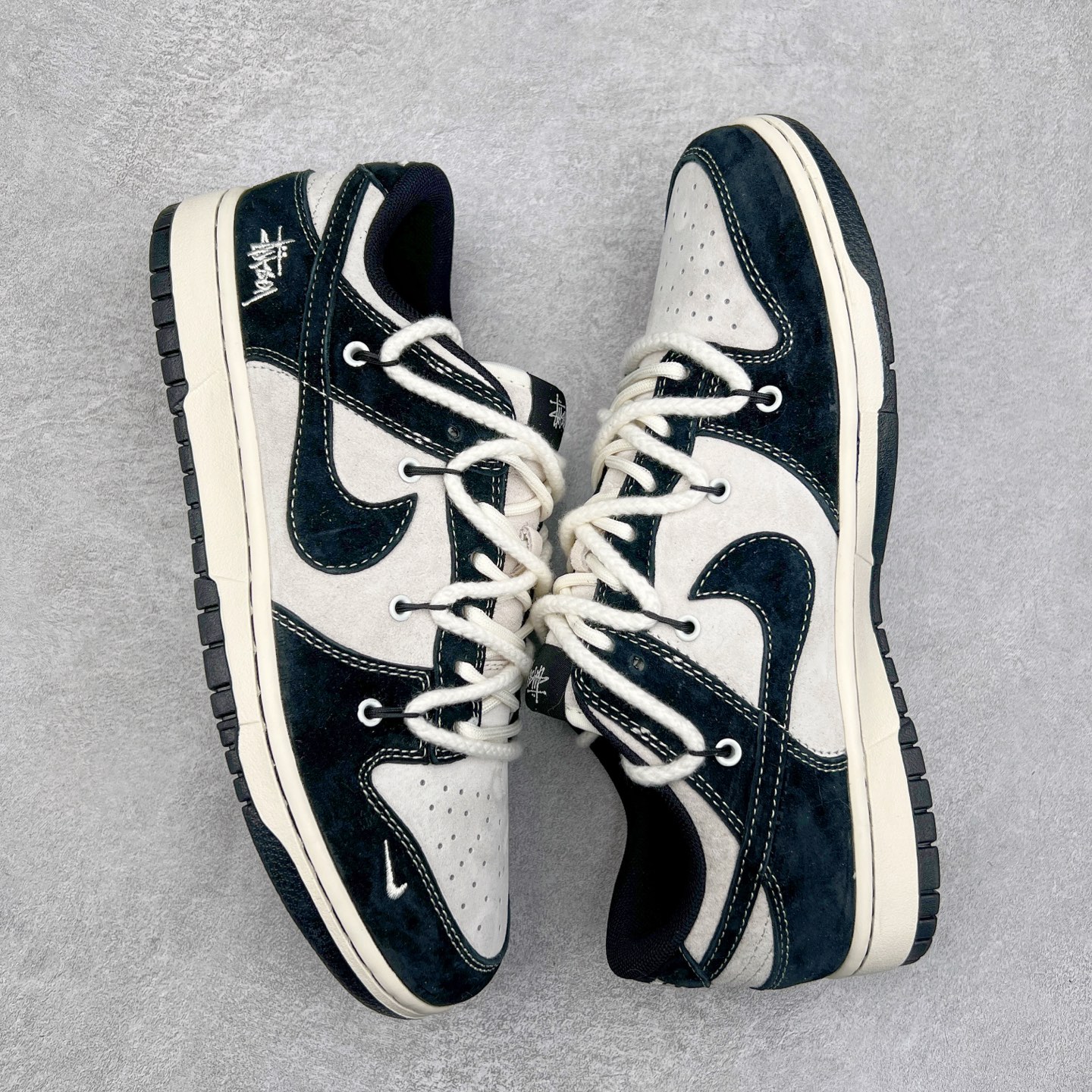 图片[3]-NK Dunk Low 定制配色 SC9207-403 大厂出品 极力推荐 原装头层材料 独家版型蒸餾加工帶來的是更好的视觉和脚感体验大厂纯原品质出货 清洁度 电绣工艺 皮料切割干净无任何毛边 细节完美 实拍调校N版已经零色差零失真 百分百还原实物色彩所见即所得 不存在货不对板色差等低级问题 选购参考实物拍摄 不混卖不参货 只用心做好货严格选品 承诺混一赔十 尺码：36 36.5 37.5 38 38.5 39 40 40.5 41 42 42.5 43 44 44.5 45-选品中心