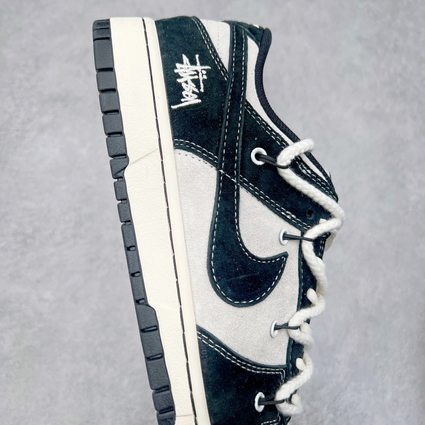 图片[6]-NK Dunk Low 定制配色 SC9207-403 大厂出品 极力推荐 原装头层材料 独家版型蒸餾加工帶來的是更好的视觉和脚感体验大厂纯原品质出货 清洁度 电绣工艺 皮料切割干净无任何毛边 细节完美 实拍调校N版已经零色差零失真 百分百还原实物色彩所见即所得 不存在货不对板色差等低级问题 选购参考实物拍摄 不混卖不参货 只用心做好货严格选品 承诺混一赔十 尺码：36 36.5 37.5 38 38.5 39 40 40.5 41 42 42.5 43 44 44.5 45-选品中心