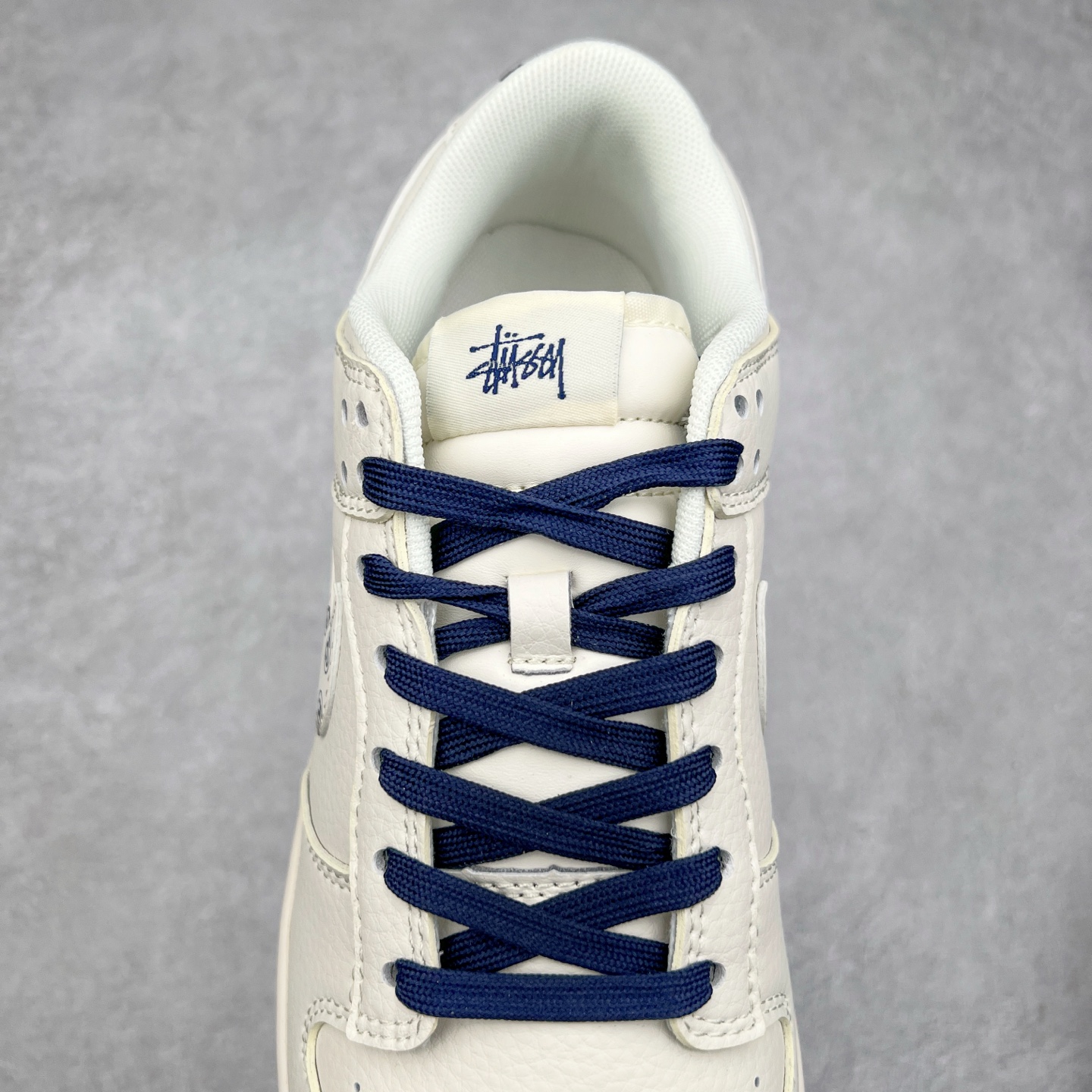 图片[5]-NK Dunk Low 定制配色 XY1688-001 大厂出品 极力推荐 原装头层材料 独家版型蒸餾加工帶來的是更好的视觉和脚感体验大厂纯原品质出货 清洁度 电绣工艺 皮料切割干净无任何毛边 细节完美 实拍调校N版已经零色差零失真 百分百还原实物色彩所见即所得 不存在货不对板色差等低级问题 选购参考实物拍摄 不混卖不参货 只用心做好货严格选品 承诺混一赔十 尺码：36 36.5 37.5 38 38.5 39 40 40.5 41 42 42.5 43 44 44.5 45-选品中心