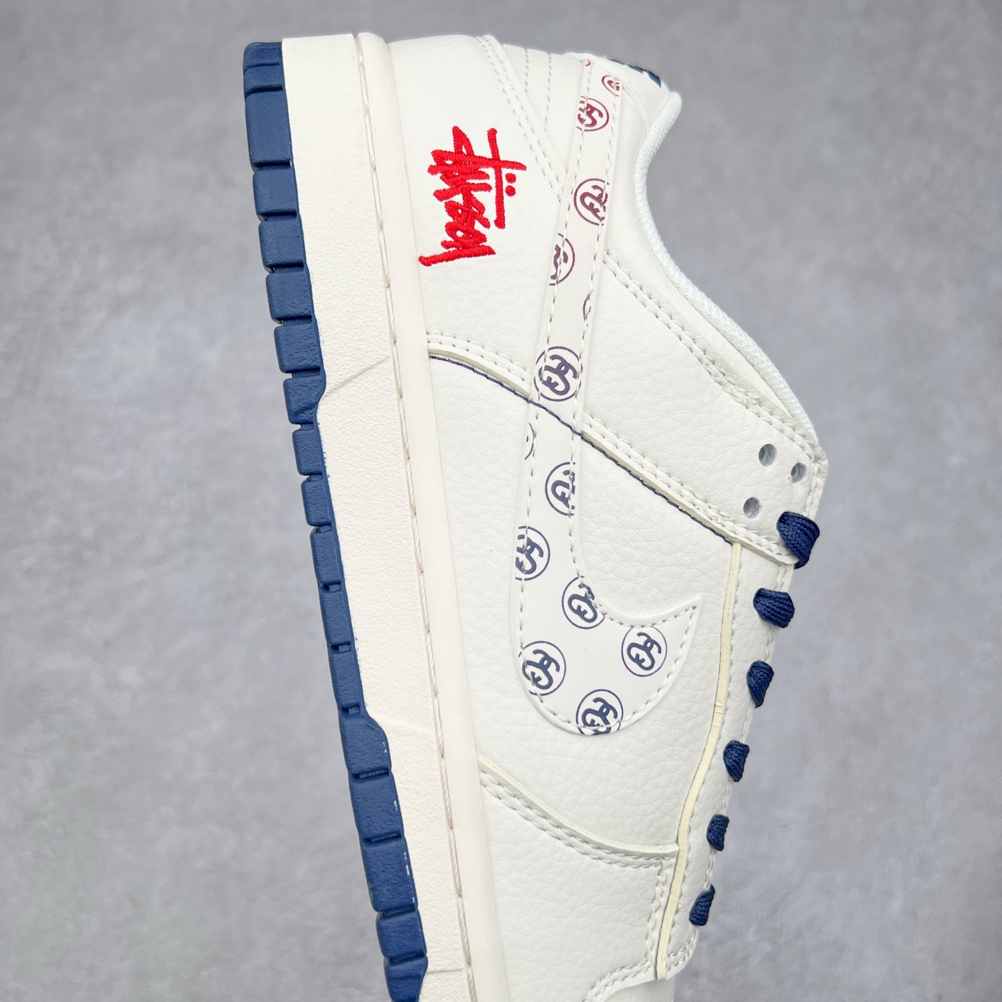 图片[6]-NK Dunk Low 定制配色 XY1688-001 大厂出品 极力推荐 原装头层材料 独家版型蒸餾加工帶來的是更好的视觉和脚感体验大厂纯原品质出货 清洁度 电绣工艺 皮料切割干净无任何毛边 细节完美 实拍调校N版已经零色差零失真 百分百还原实物色彩所见即所得 不存在货不对板色差等低级问题 选购参考实物拍摄 不混卖不参货 只用心做好货严格选品 承诺混一赔十 尺码：36 36.5 37.5 38 38.5 39 40 40.5 41 42 42.5 43 44 44.5 45-选品中心
