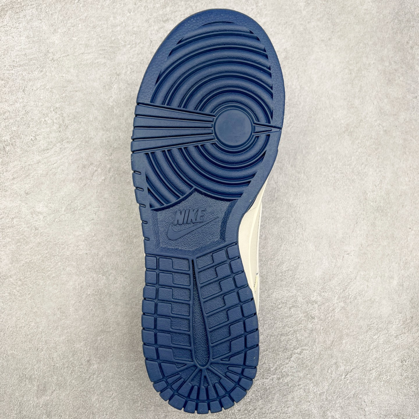 图片[9]-NK Dunk Low 定制配色 XY1688-001 大厂出品 极力推荐 原装头层材料 独家版型蒸餾加工帶來的是更好的视觉和脚感体验大厂纯原品质出货 清洁度 电绣工艺 皮料切割干净无任何毛边 细节完美 实拍调校N版已经零色差零失真 百分百还原实物色彩所见即所得 不存在货不对板色差等低级问题 选购参考实物拍摄 不混卖不参货 只用心做好货严格选品 承诺混一赔十 尺码：36 36.5 37.5 38 38.5 39 40 40.5 41 42 42.5 43 44 44.5 45-选品中心