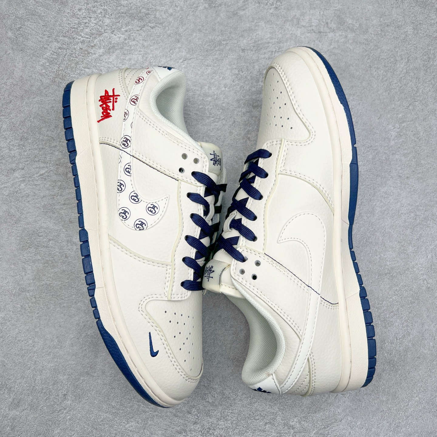 图片[3]-NK Dunk Low 定制配色 XY1688-001 大厂出品 极力推荐 原装头层材料 独家版型蒸餾加工帶來的是更好的视觉和脚感体验大厂纯原品质出货 清洁度 电绣工艺 皮料切割干净无任何毛边 细节完美 实拍调校N版已经零色差零失真 百分百还原实物色彩所见即所得 不存在货不对板色差等低级问题 选购参考实物拍摄 不混卖不参货 只用心做好货严格选品 承诺混一赔十 尺码：36 36.5 37.5 38 38.5 39 40 40.5 41 42 42.5 43 44 44.5 45-选品中心