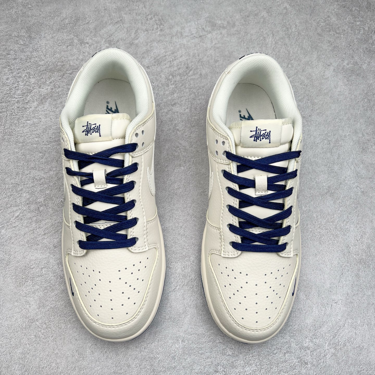 图片[2]-NK Dunk Low 定制配色 XY1688-001 大厂出品 极力推荐 原装头层材料 独家版型蒸餾加工帶來的是更好的视觉和脚感体验大厂纯原品质出货 清洁度 电绣工艺 皮料切割干净无任何毛边 细节完美 实拍调校N版已经零色差零失真 百分百还原实物色彩所见即所得 不存在货不对板色差等低级问题 选购参考实物拍摄 不混卖不参货 只用心做好货严格选品 承诺混一赔十 尺码：36 36.5 37.5 38 38.5 39 40 40.5 41 42 42.5 43 44 44.5 45-选品中心